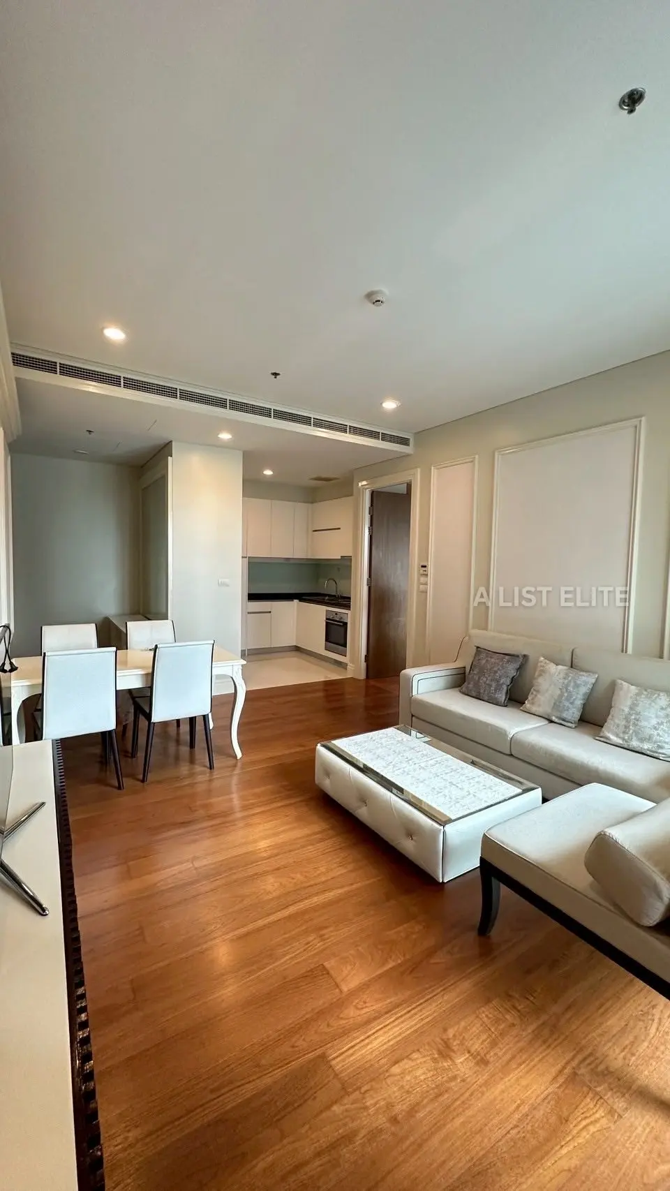 Bright Sukhumvit 24