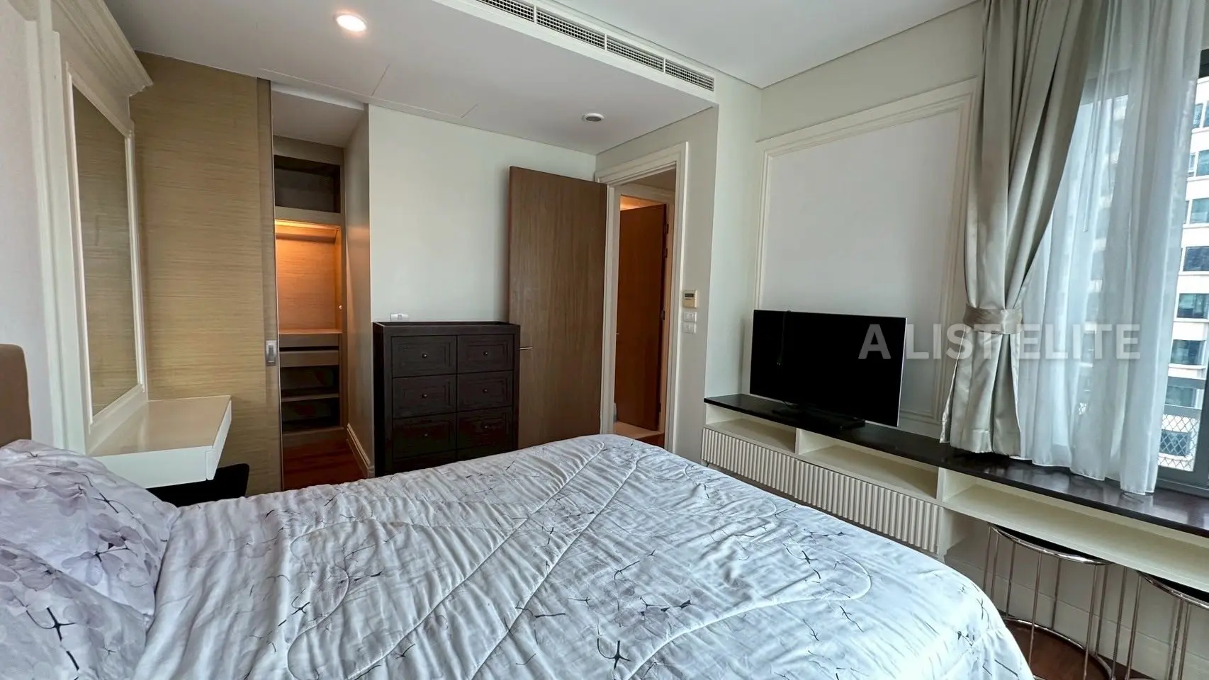 Bright Sukhumvit 24