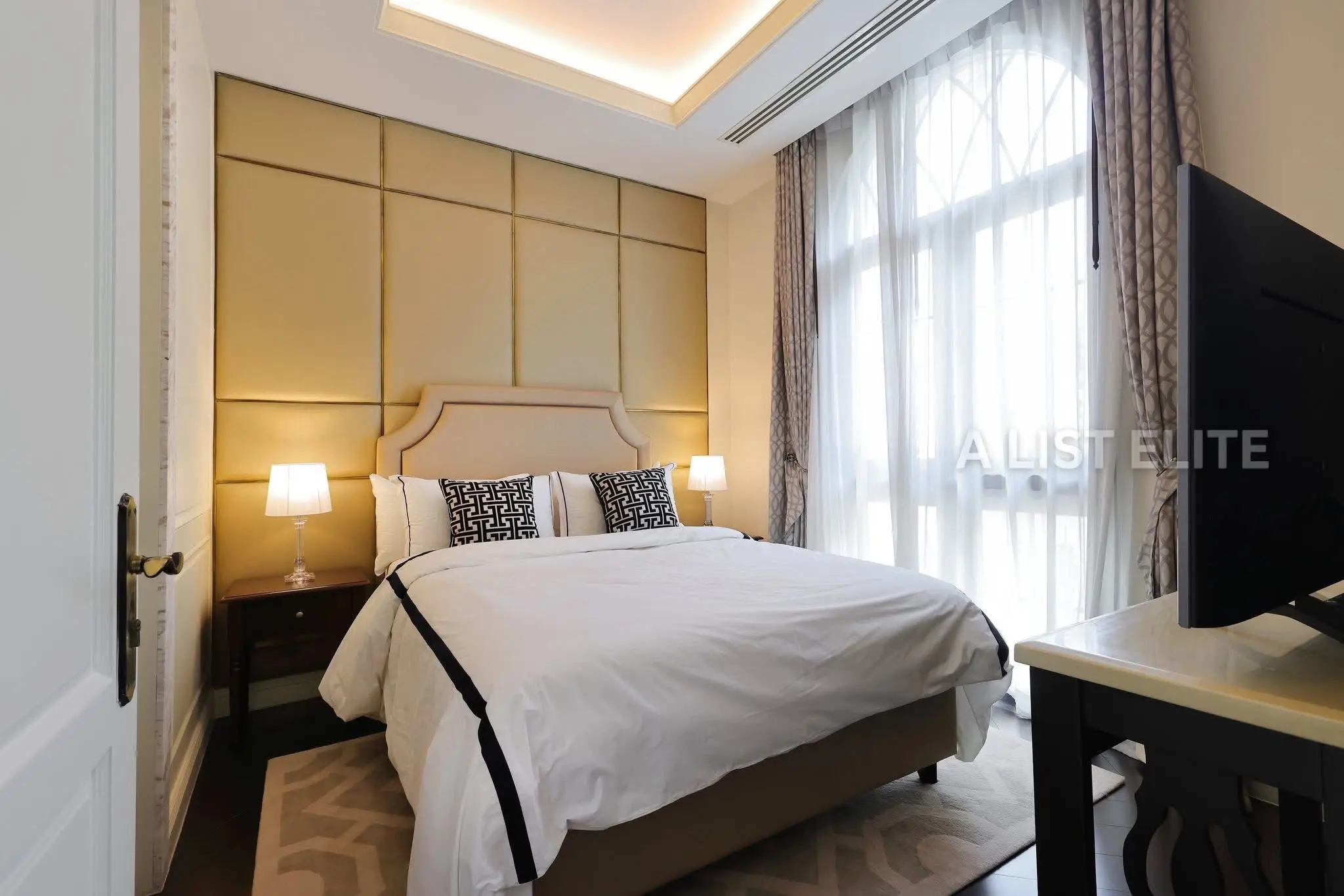 Luxury House in Ekkamai