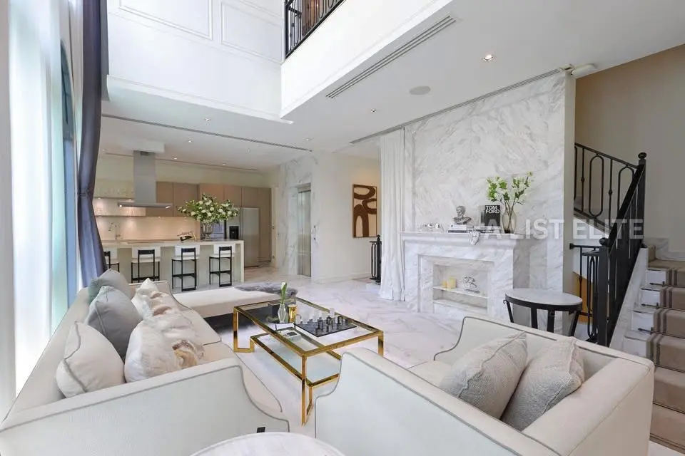 Luxury House in Ekkamai