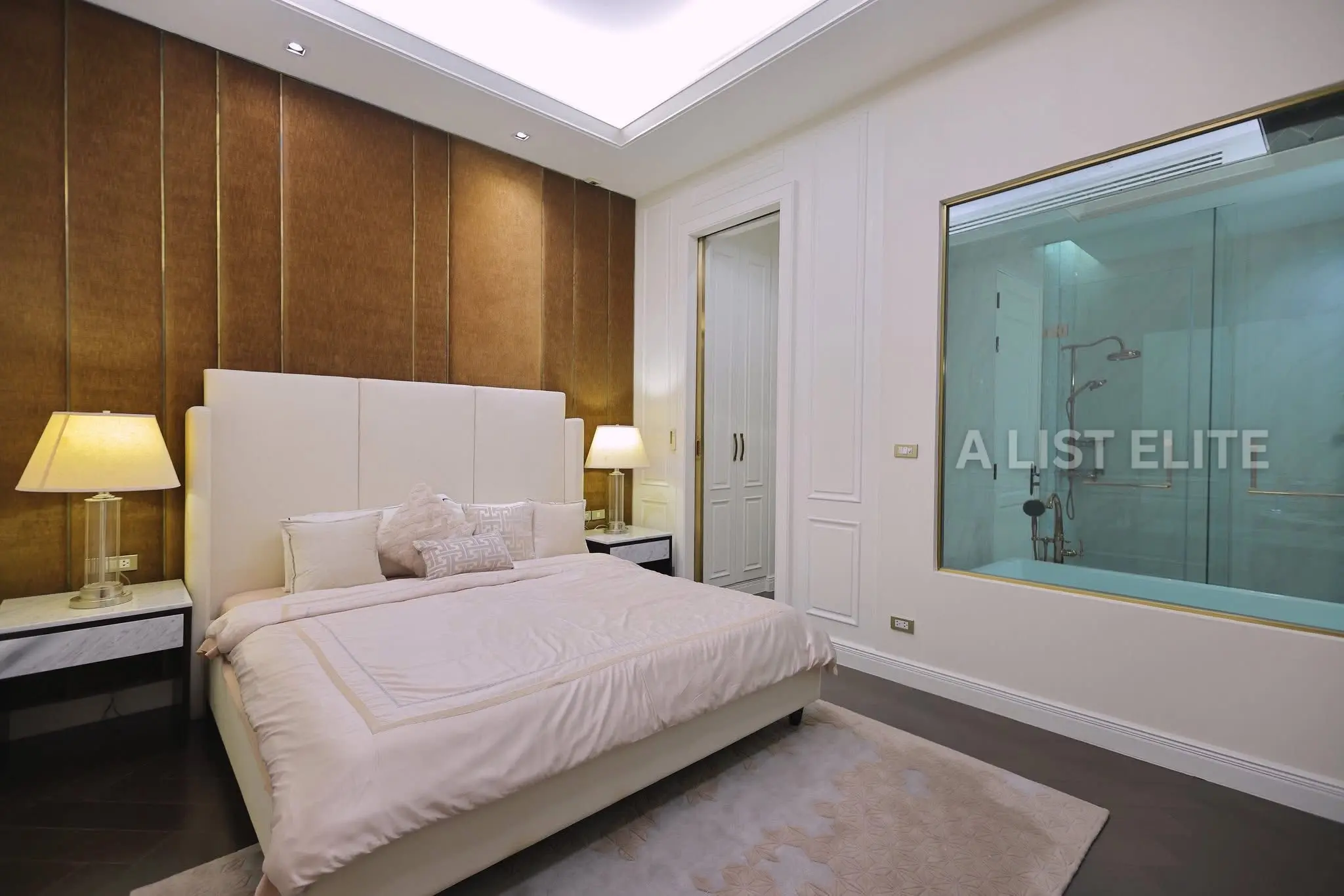 Luxury House in Ekkamai