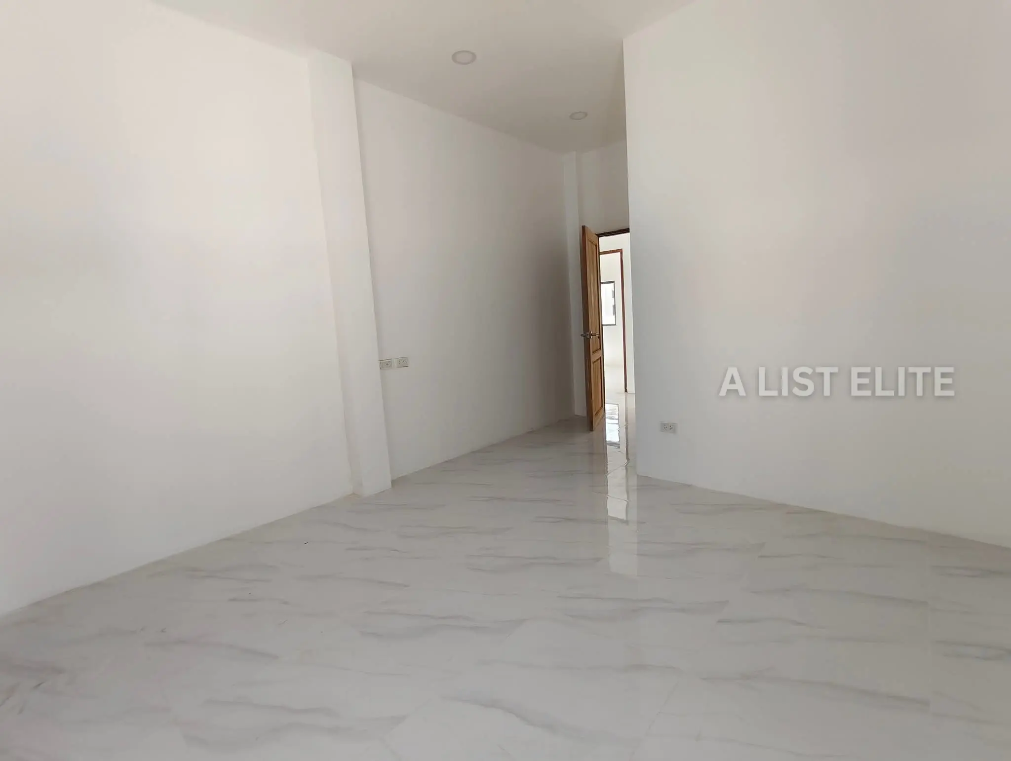 Detached House Near Takhian Tia Subdistrict Municipality Office.