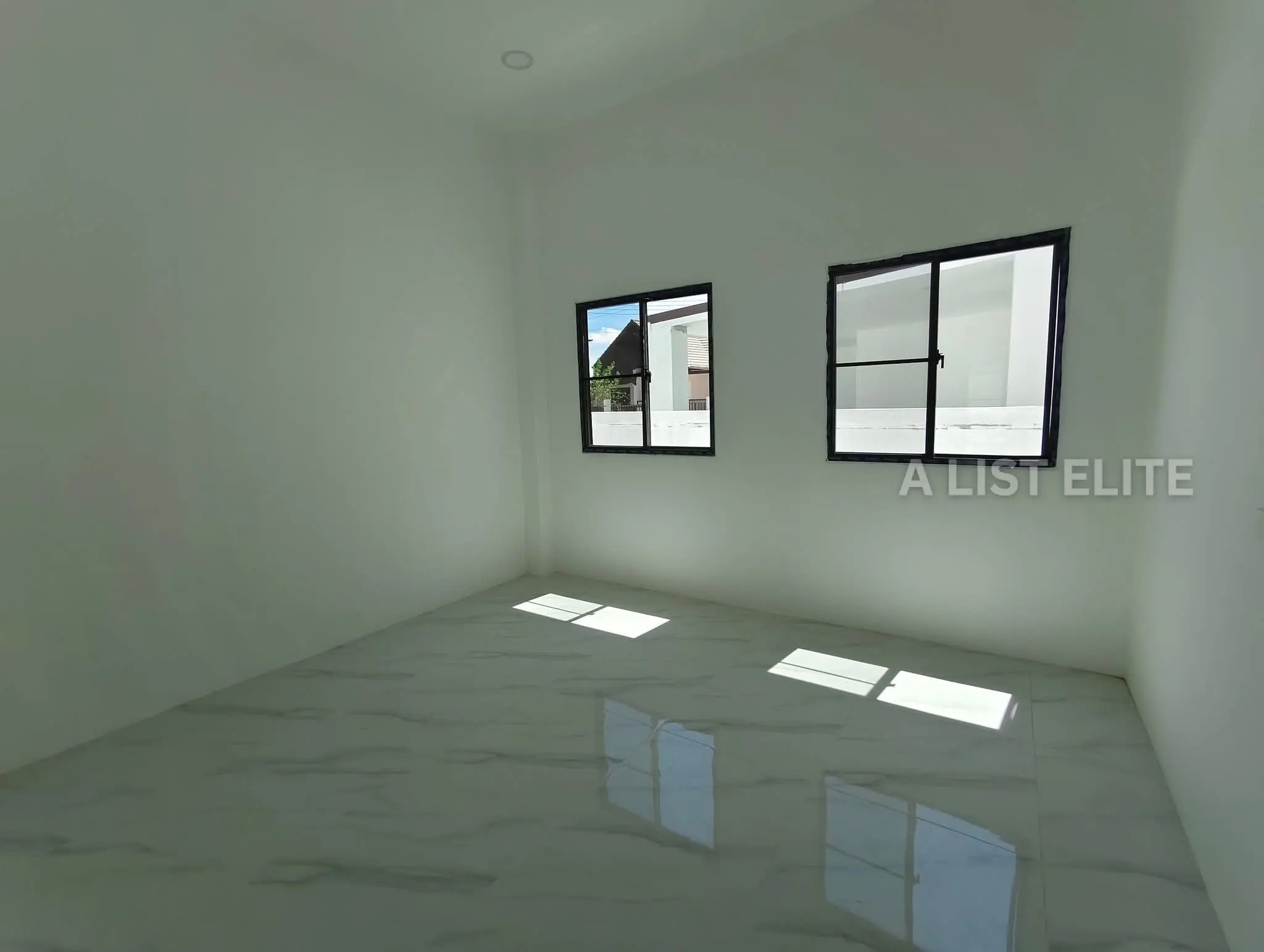 Detached House Near Takhian Tia Subdistrict Municipality Office.