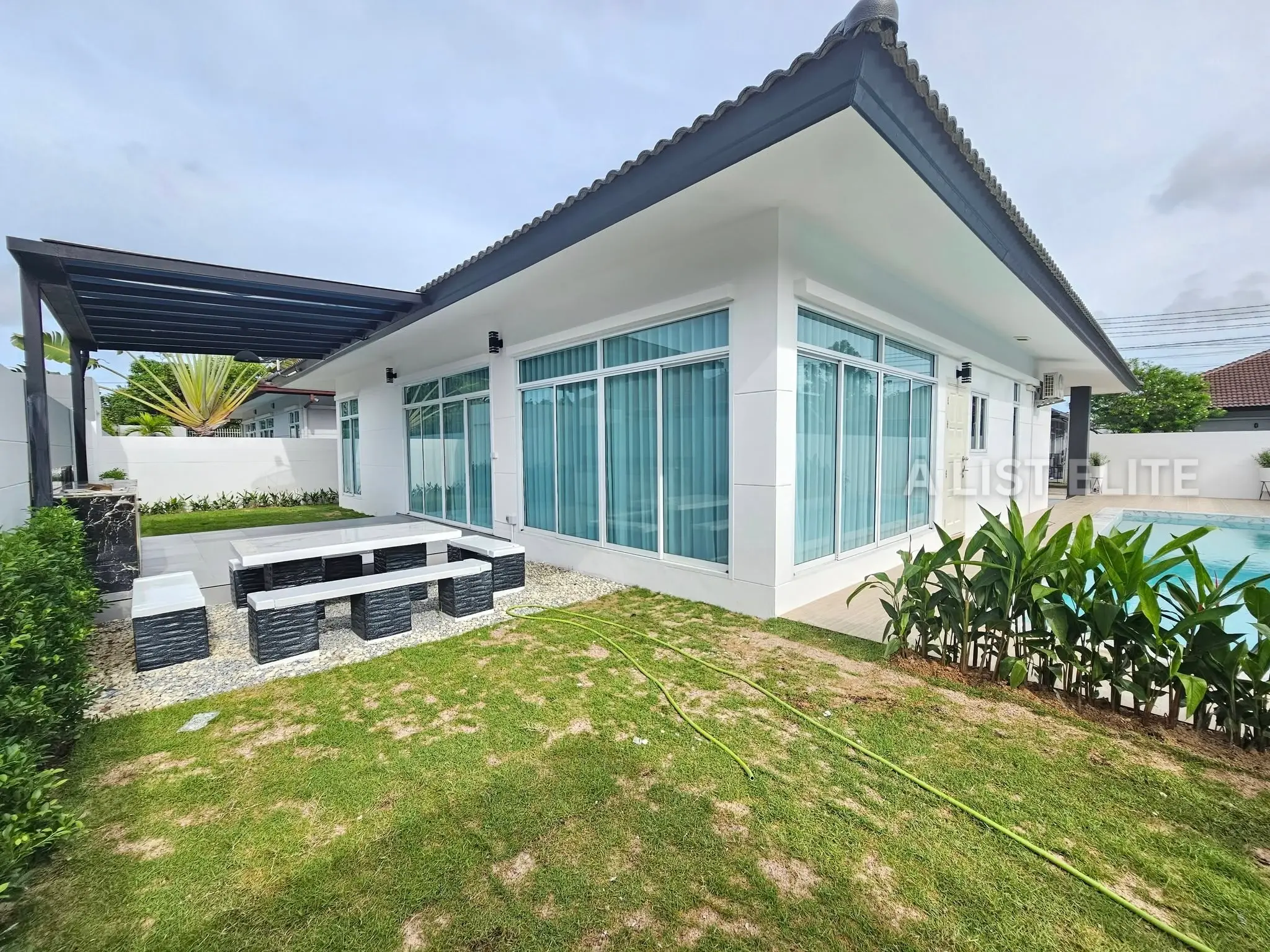 Pool Villa Ban Panalee