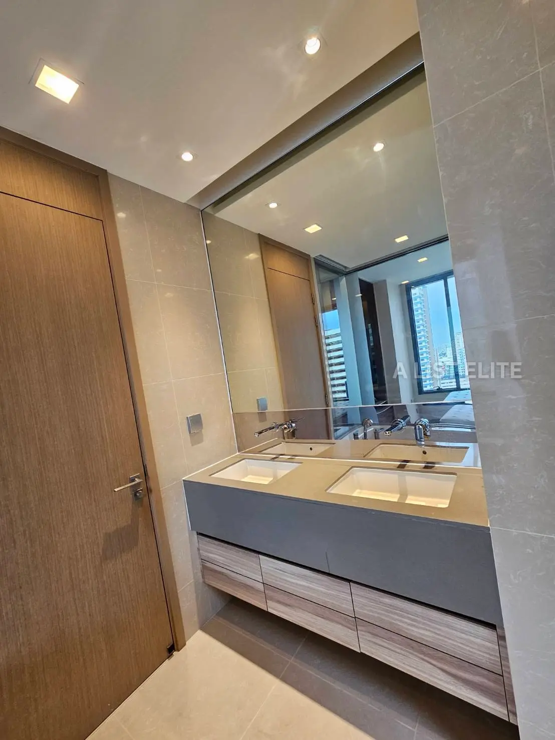 The Esse Asoke Sukhumvit 21