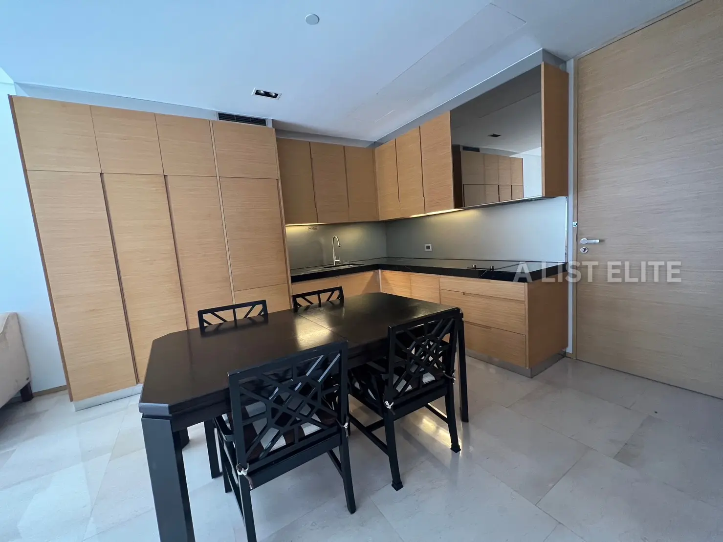 Saladaeng Residences ศาลาแดง เรสซิเดนเซส