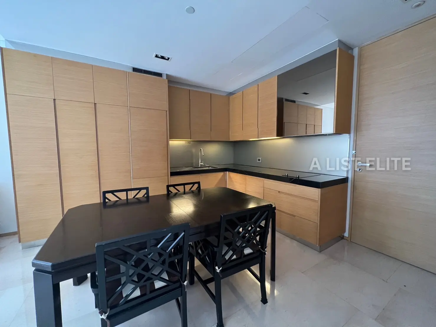 Saladaeng Residences ศาลาแดง เรสซิเดนเซส