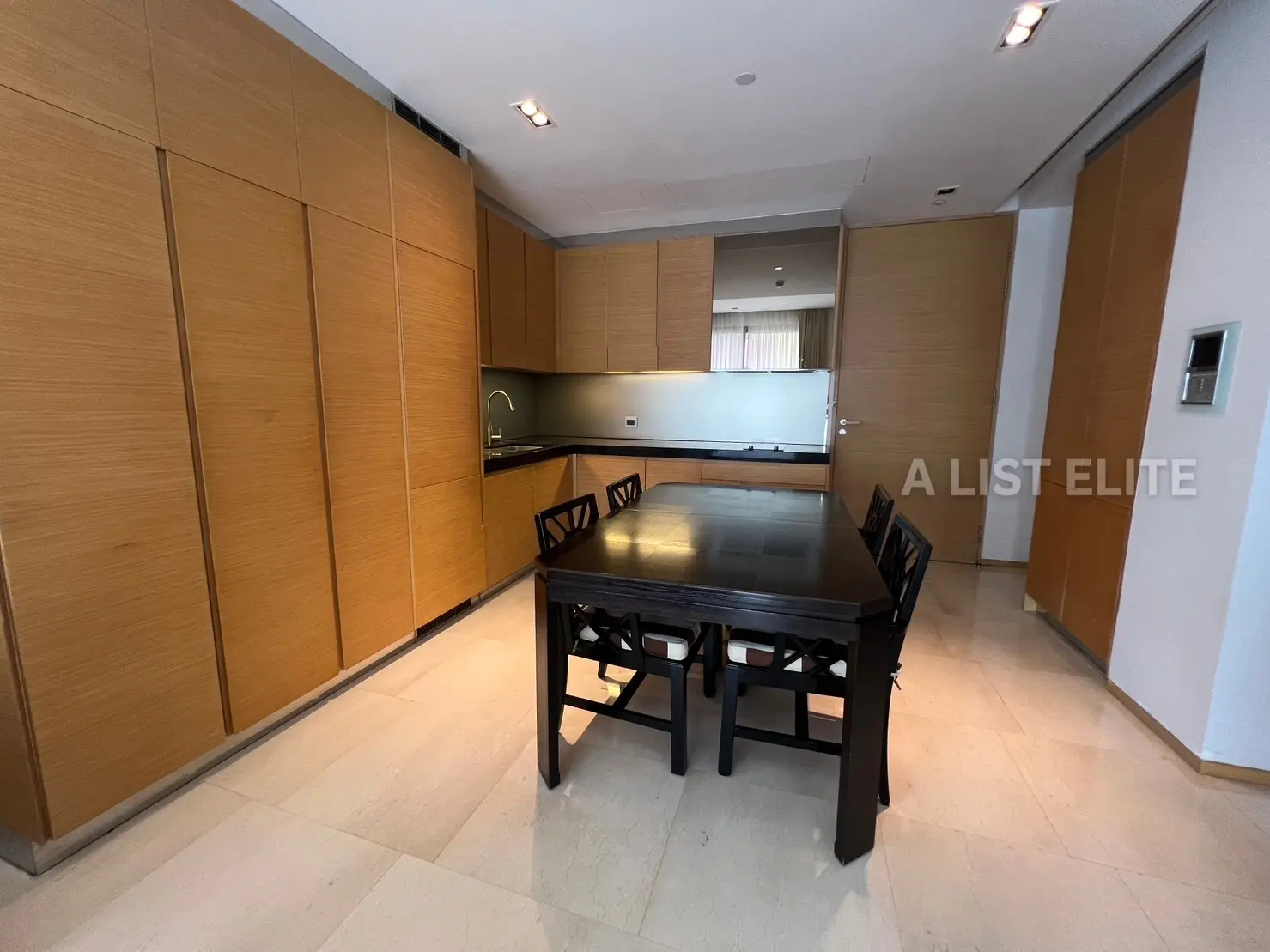 Saladaeng Residences ศาลาแดง เรสซิเดนเซส