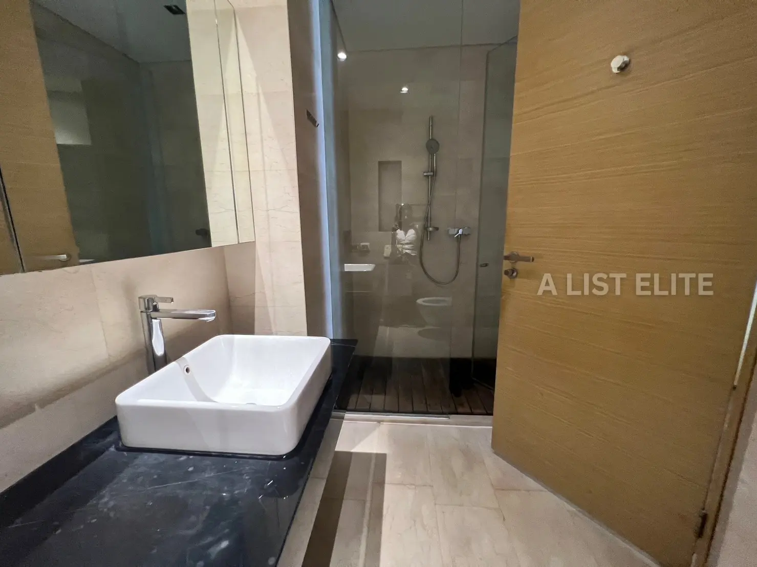 Saladaeng Residences ศาลาแดง เรสซิเดนเซส