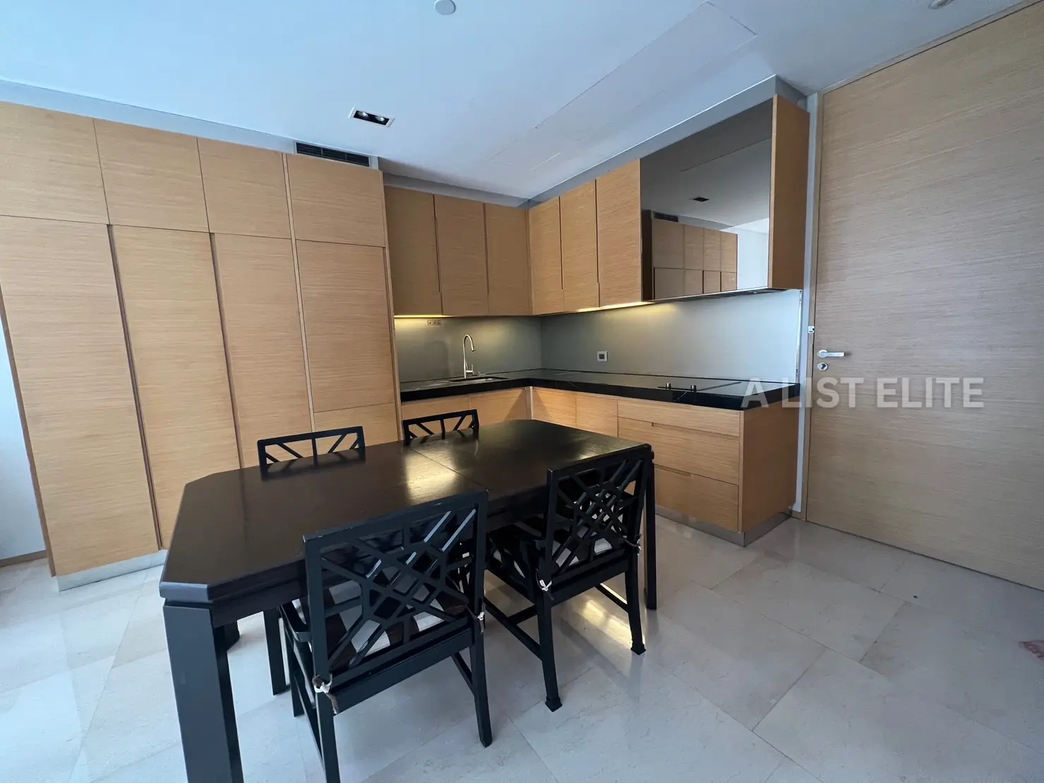 Saladaeng Residences ศาลาแดง เรสซิเดนเซส