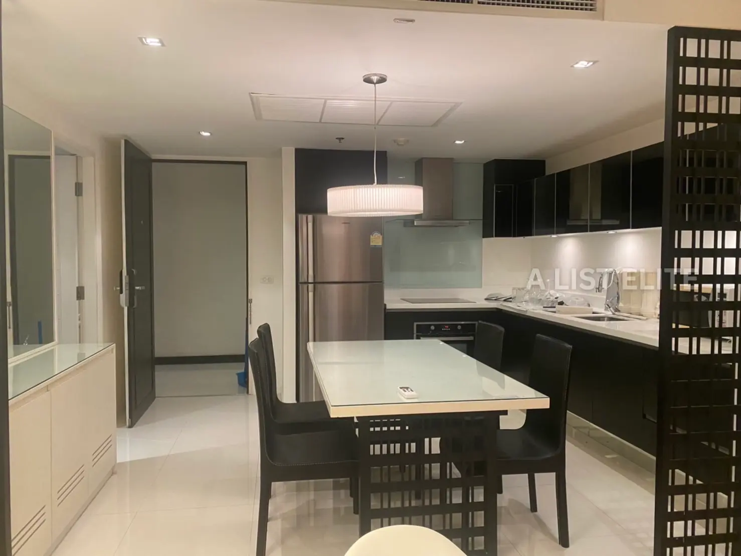 Eight Thonglor Residence