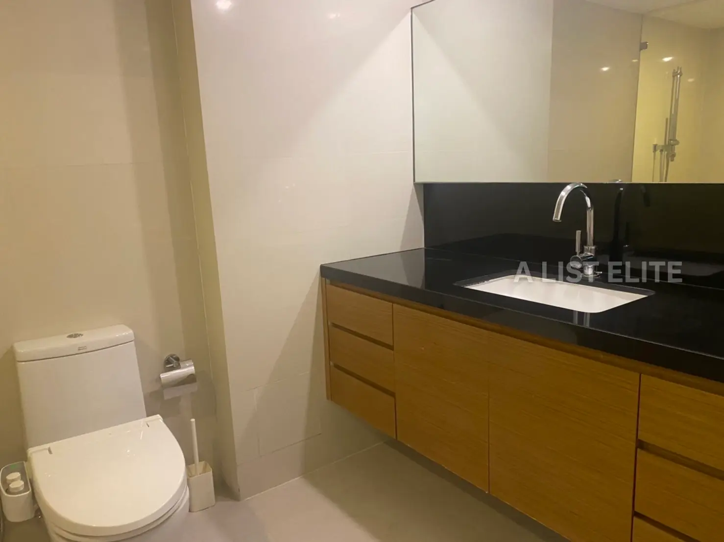 Eight Thonglor Residence