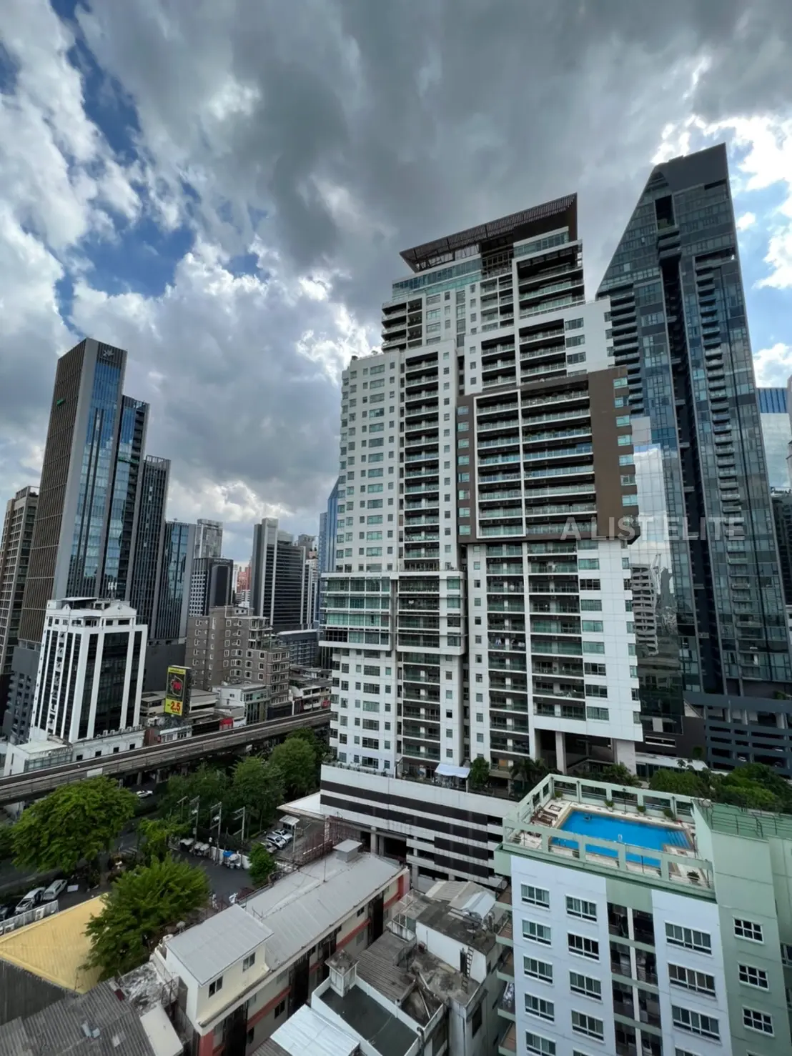 Acadamia Grand Tower