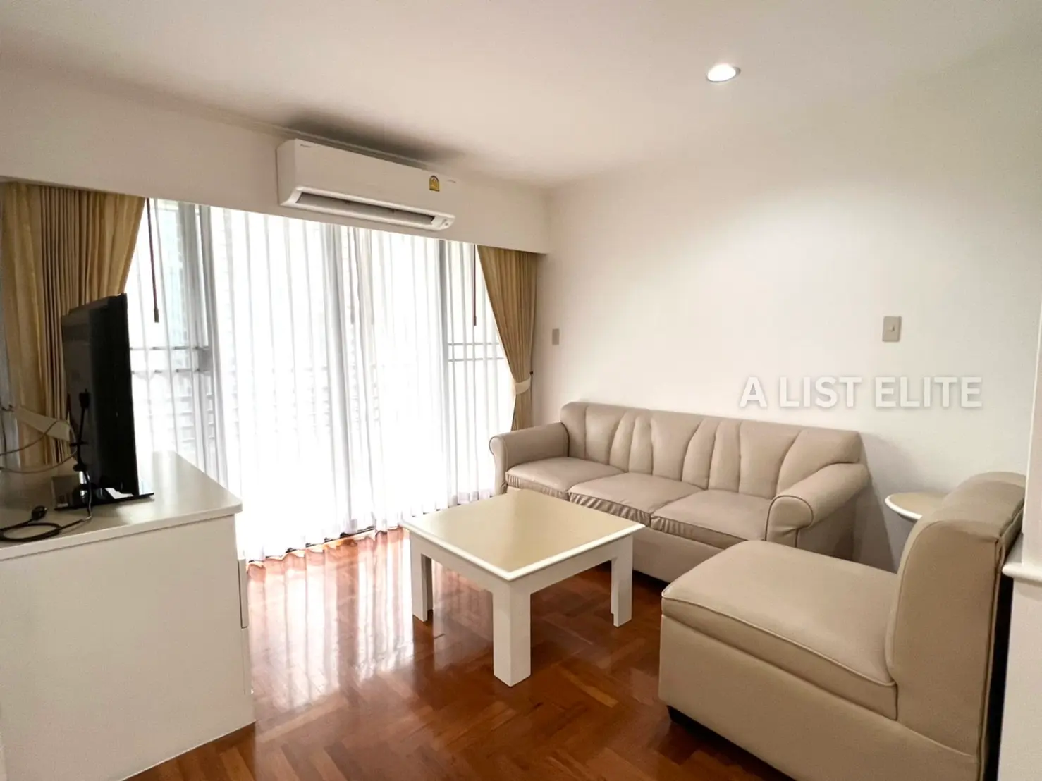 Acadamia Grand Tower