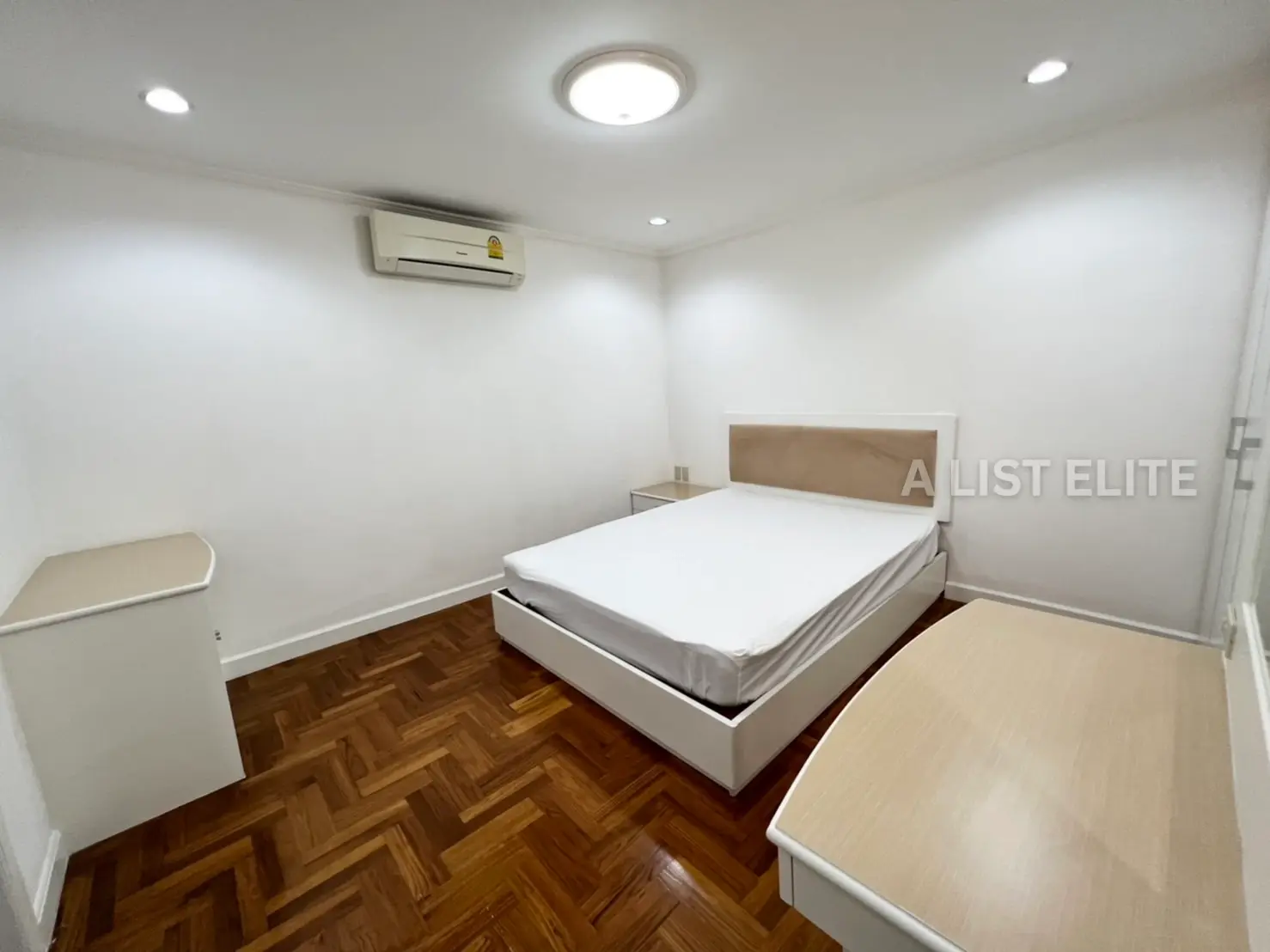 Acadamia Grand Tower