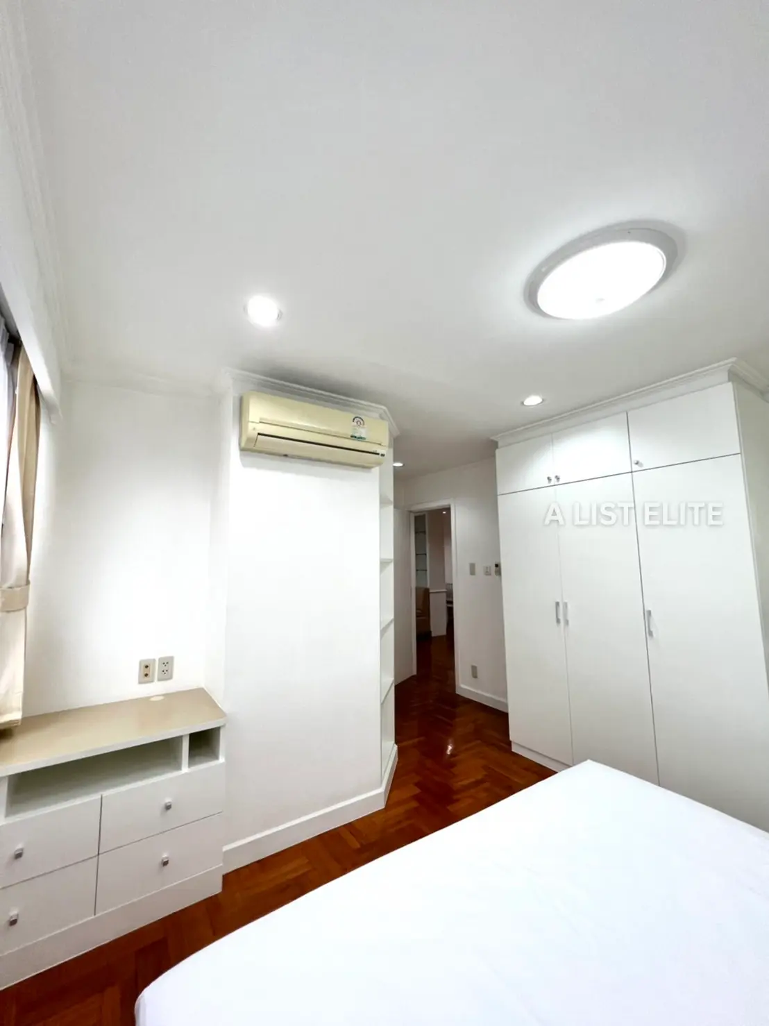 Acadamia Grand Tower