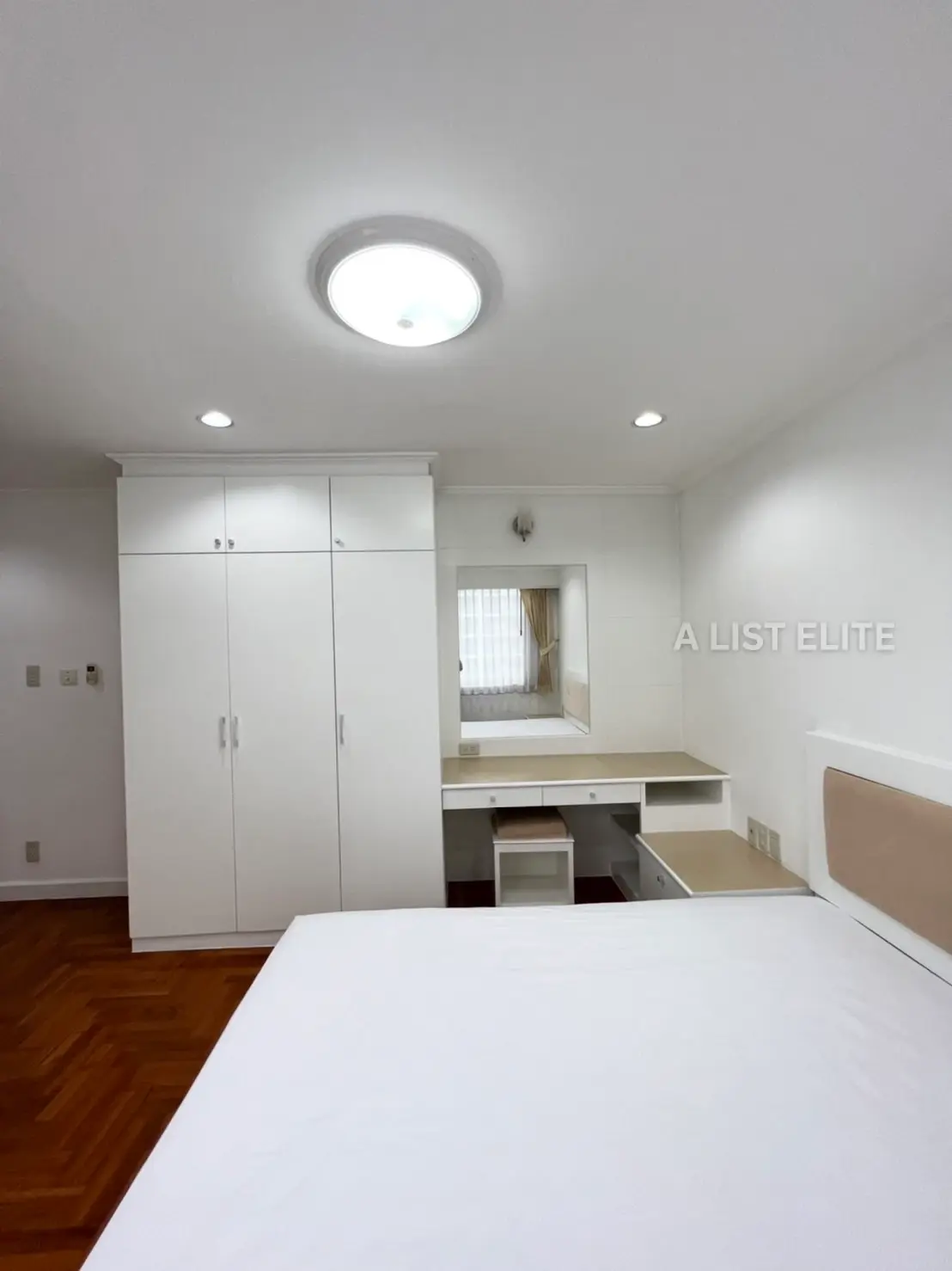 Acadamia Grand Tower