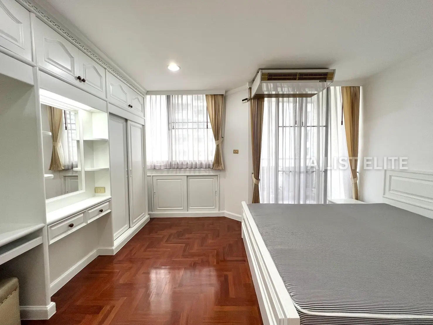 Supalai Place 