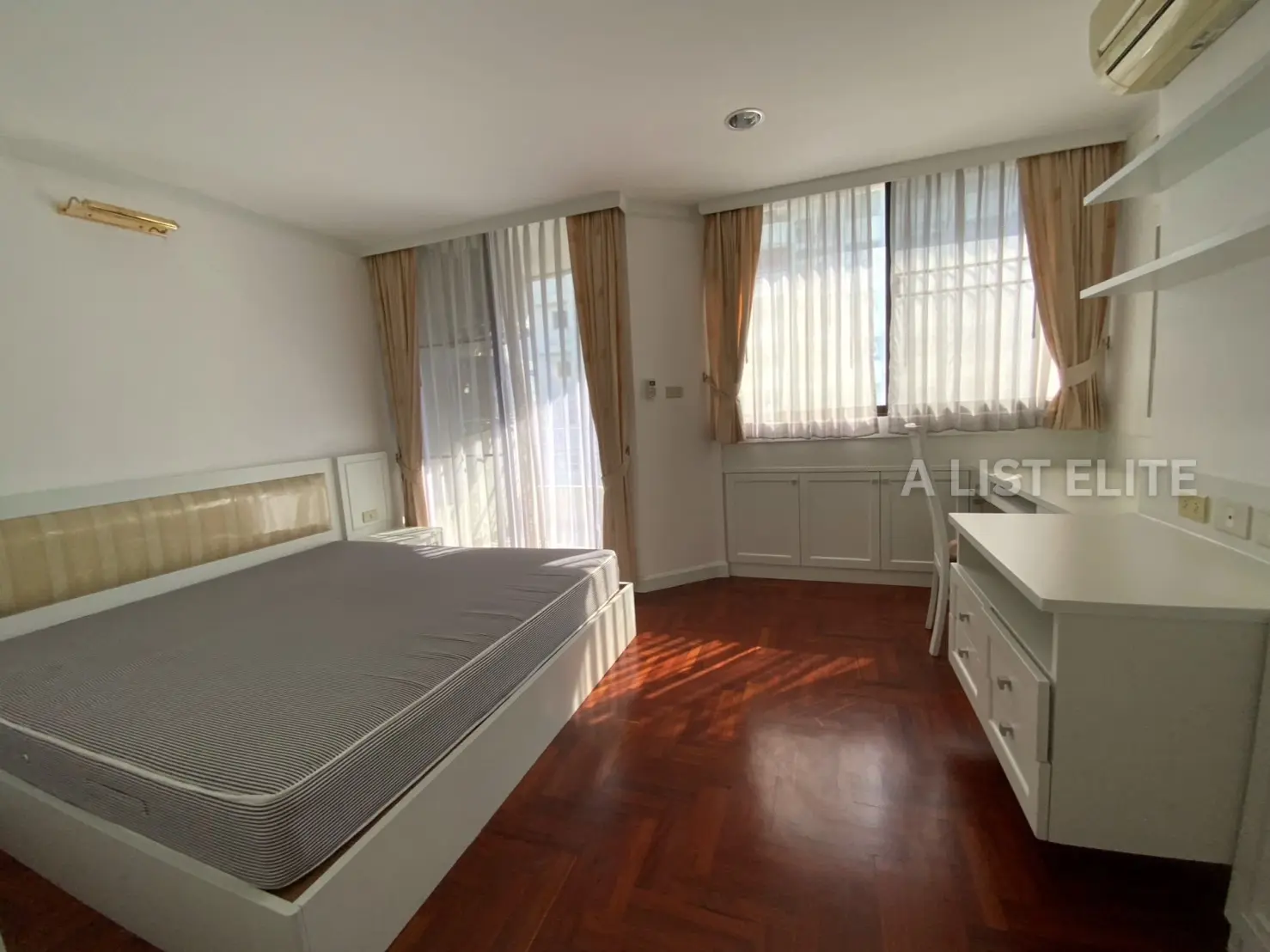Supalai Place Condominium