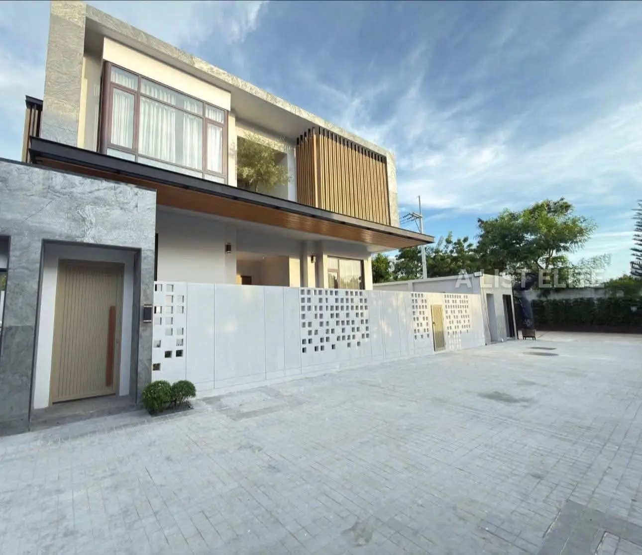 Tree Villa Luxury Pool Villa Pattaya
