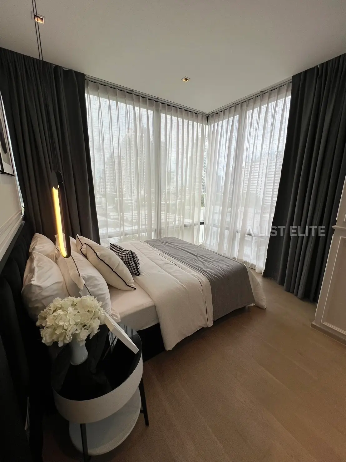 Ashton Silom