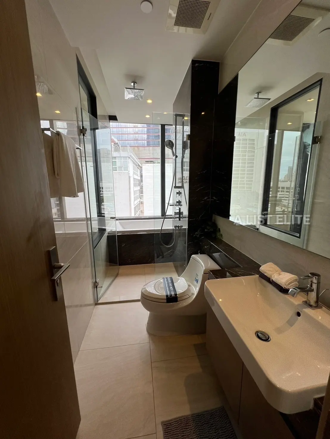 Ashton Silom