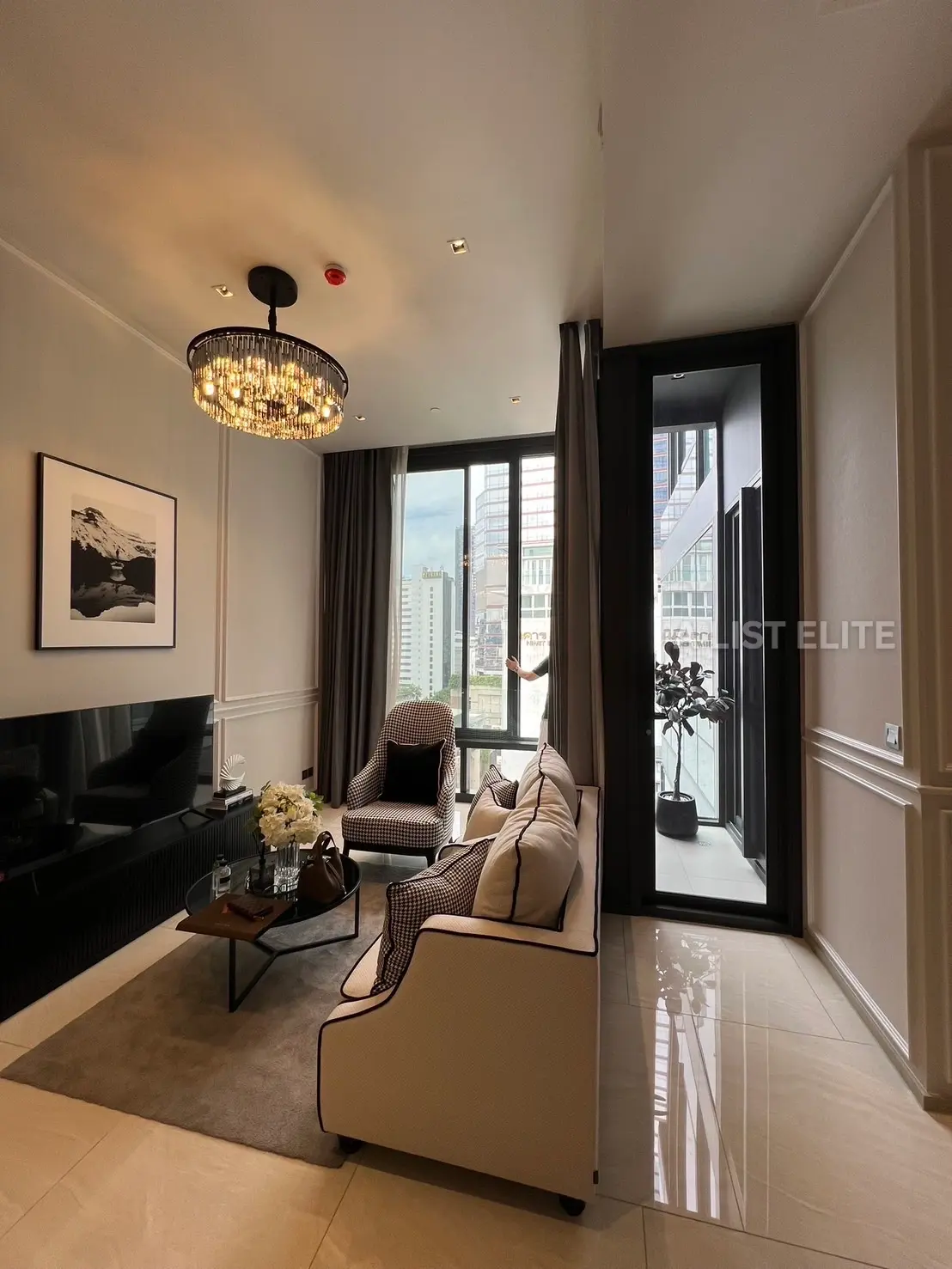 Ashton Silom