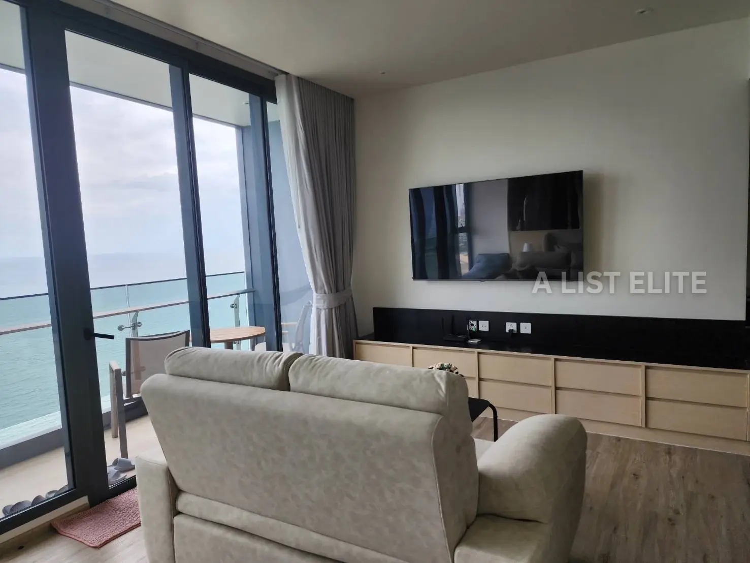 Arom Wongamat Pattaya