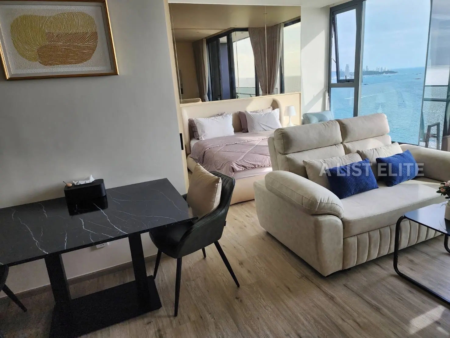 Arom Wongamat Pattaya