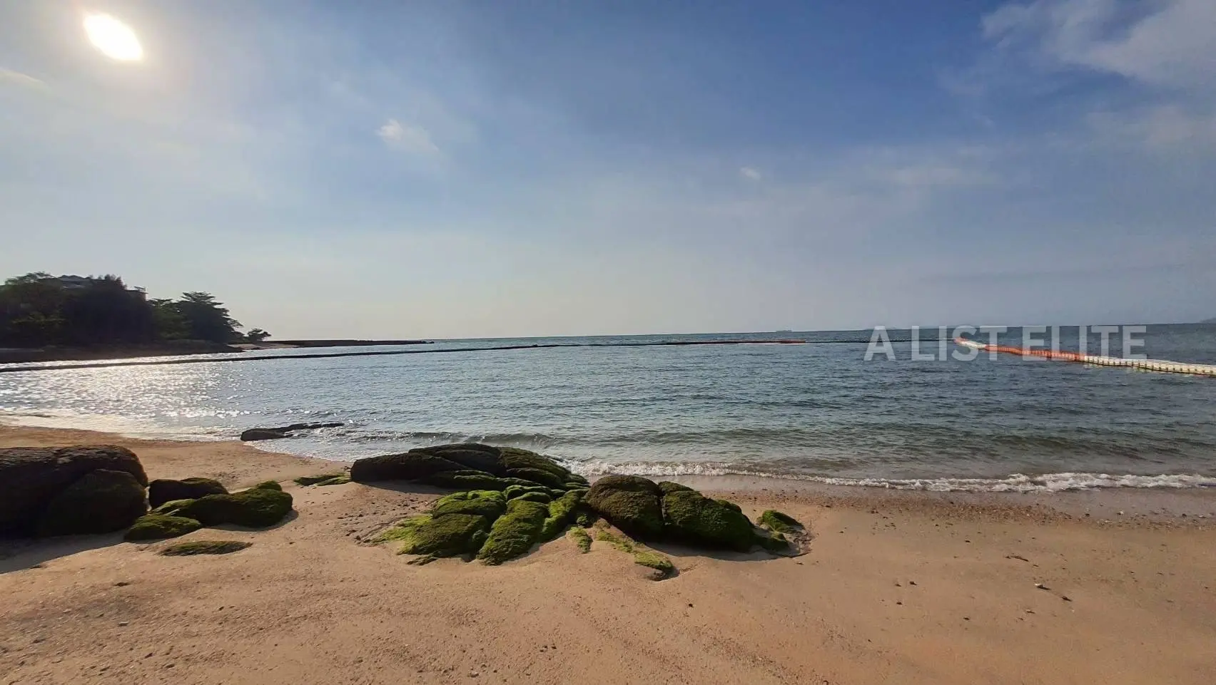 วิลล่าสระว่ายน้ำ 8 หลัง + ร้านอาหาร 1 ยูนิต ทำเลพัทยา–นาเกลือ