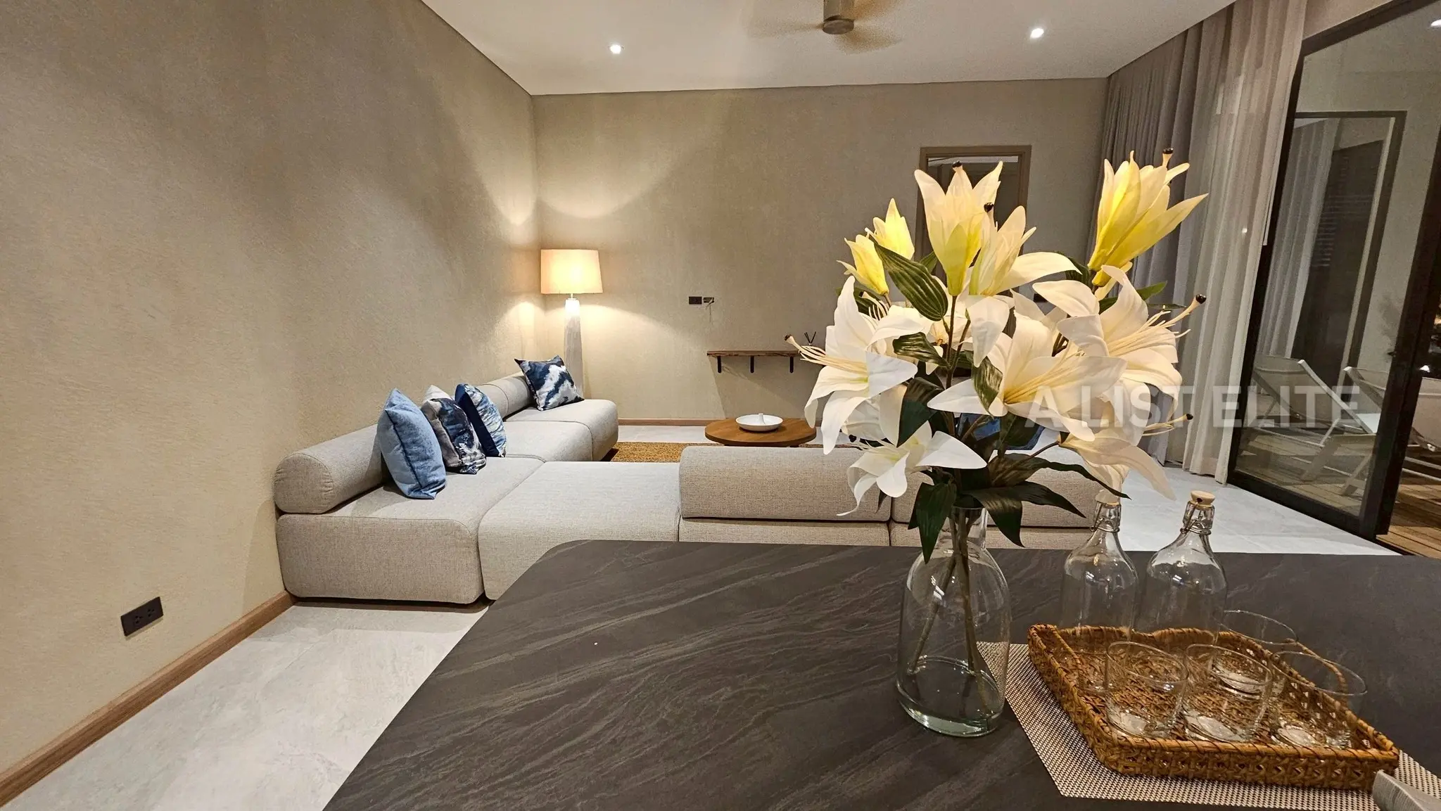 วิลล่าสระว่ายน้ำ 8 หลัง + ร้านอาหาร 1 ยูนิต ทำเลพัทยา–นาเกลือ