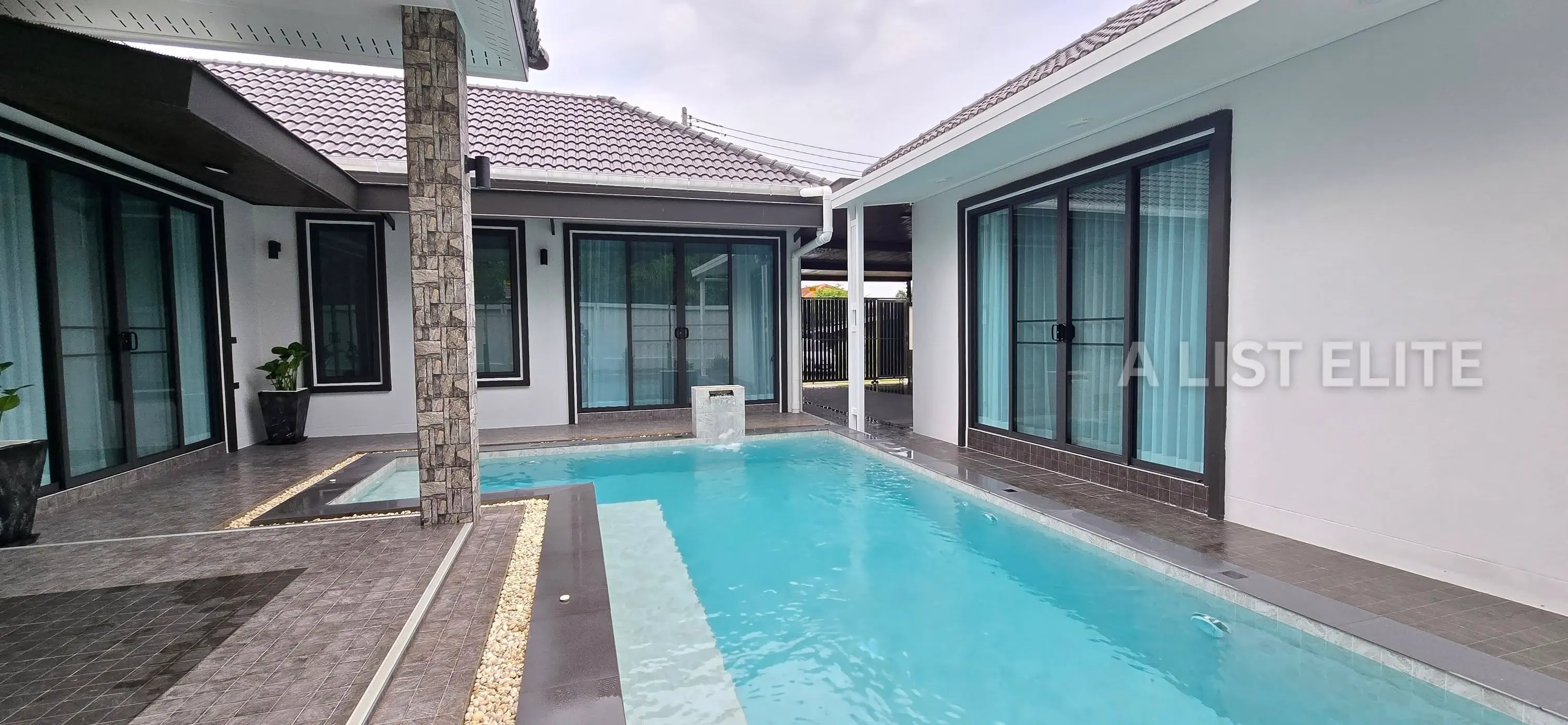 4 Bedroom 4 Bathroom Pool Villa near Mabprachan Lake, Pattaya