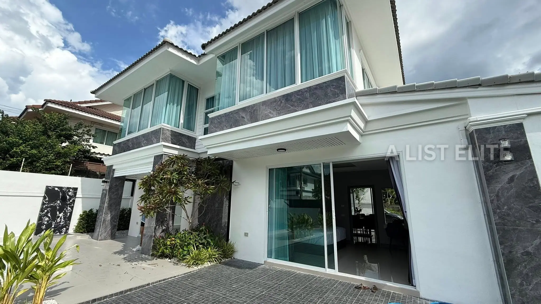 Hansa Paradise Hill, Pattaya