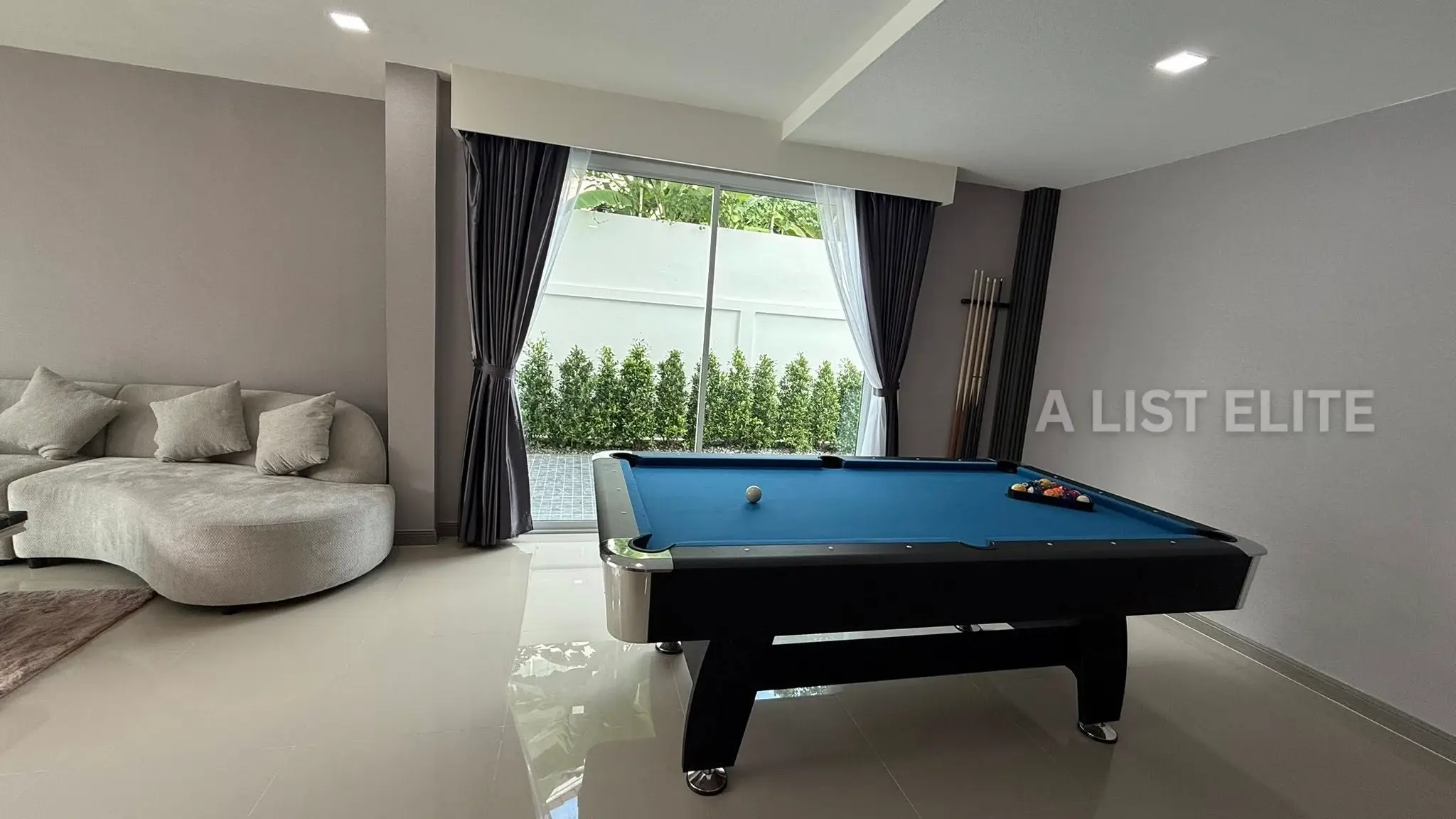 Hansa Paradise Hill, Pattaya