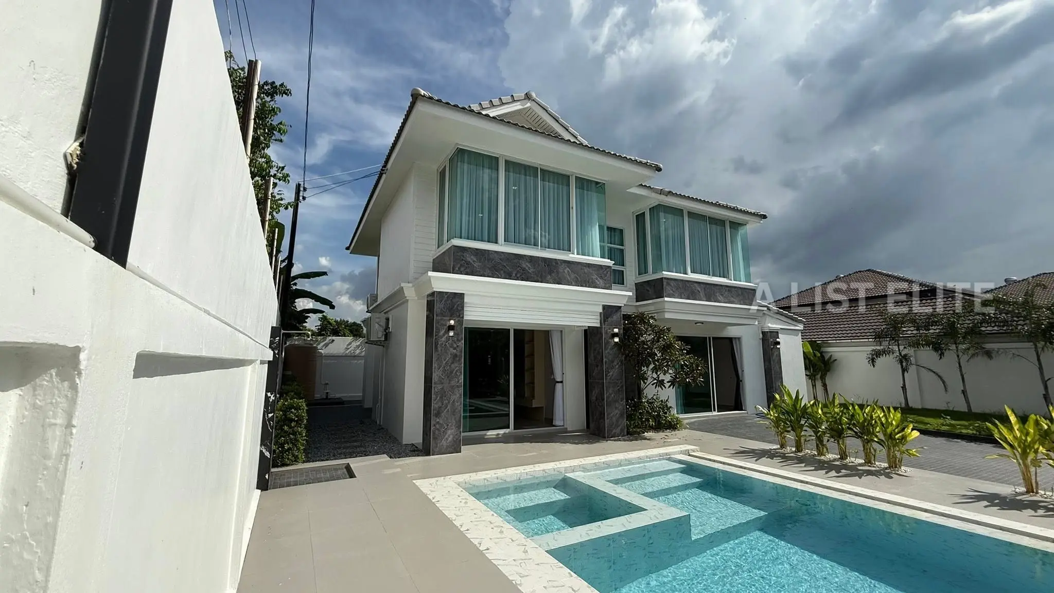 Hansa Paradise Hill, Pattaya
