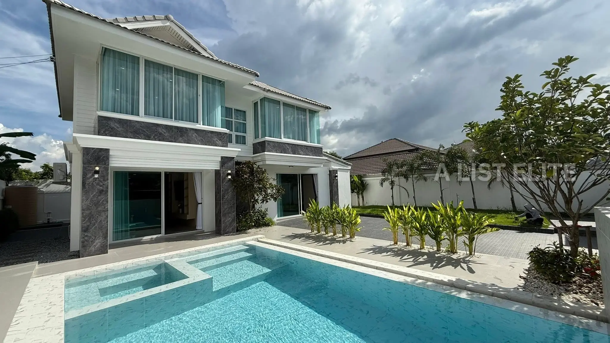 Hansa Paradise Hill, Pattaya