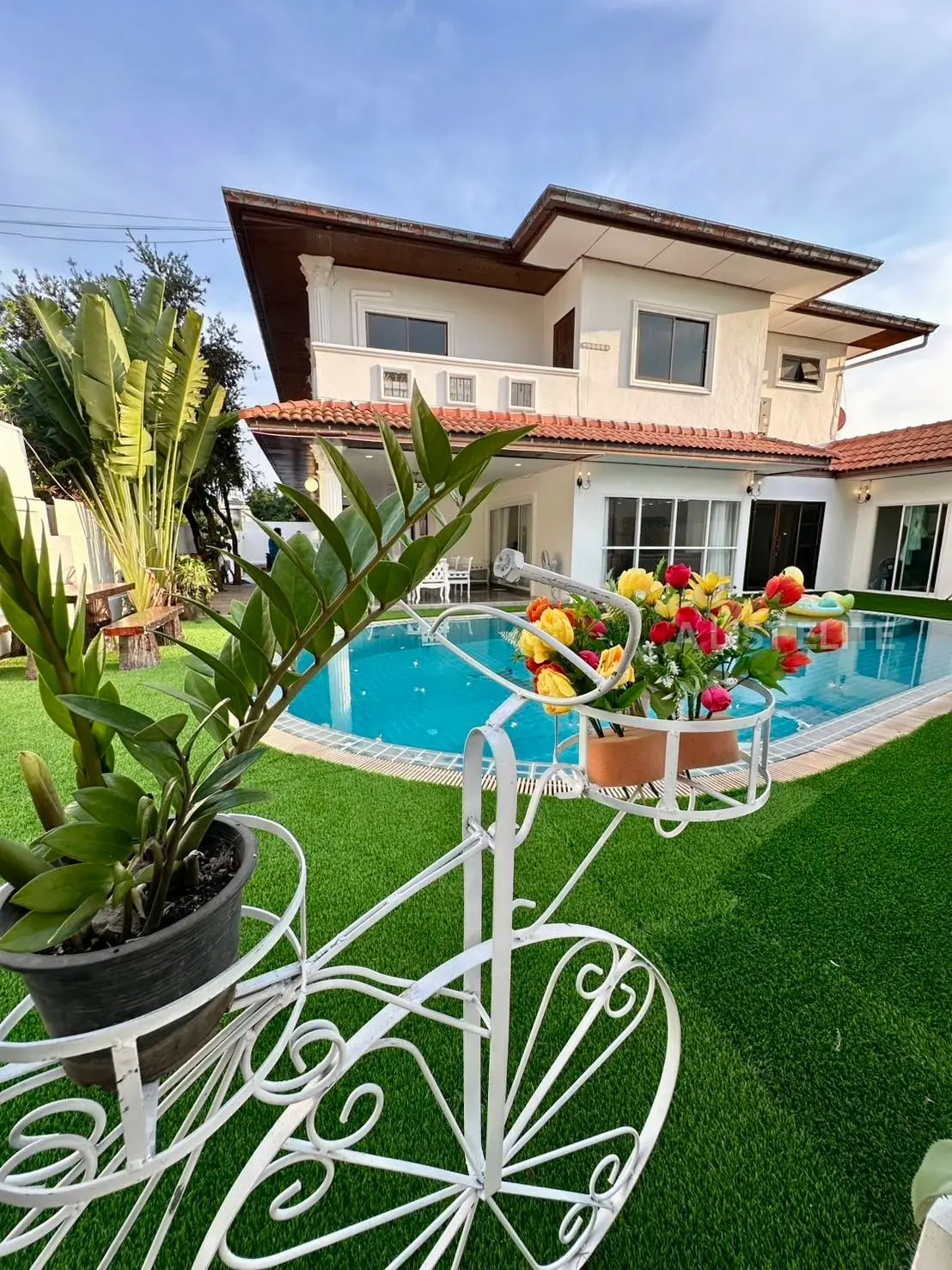 Spacious 5-Bedroom Pool Villa in Eakmongkol 2 Jomtien For Rent