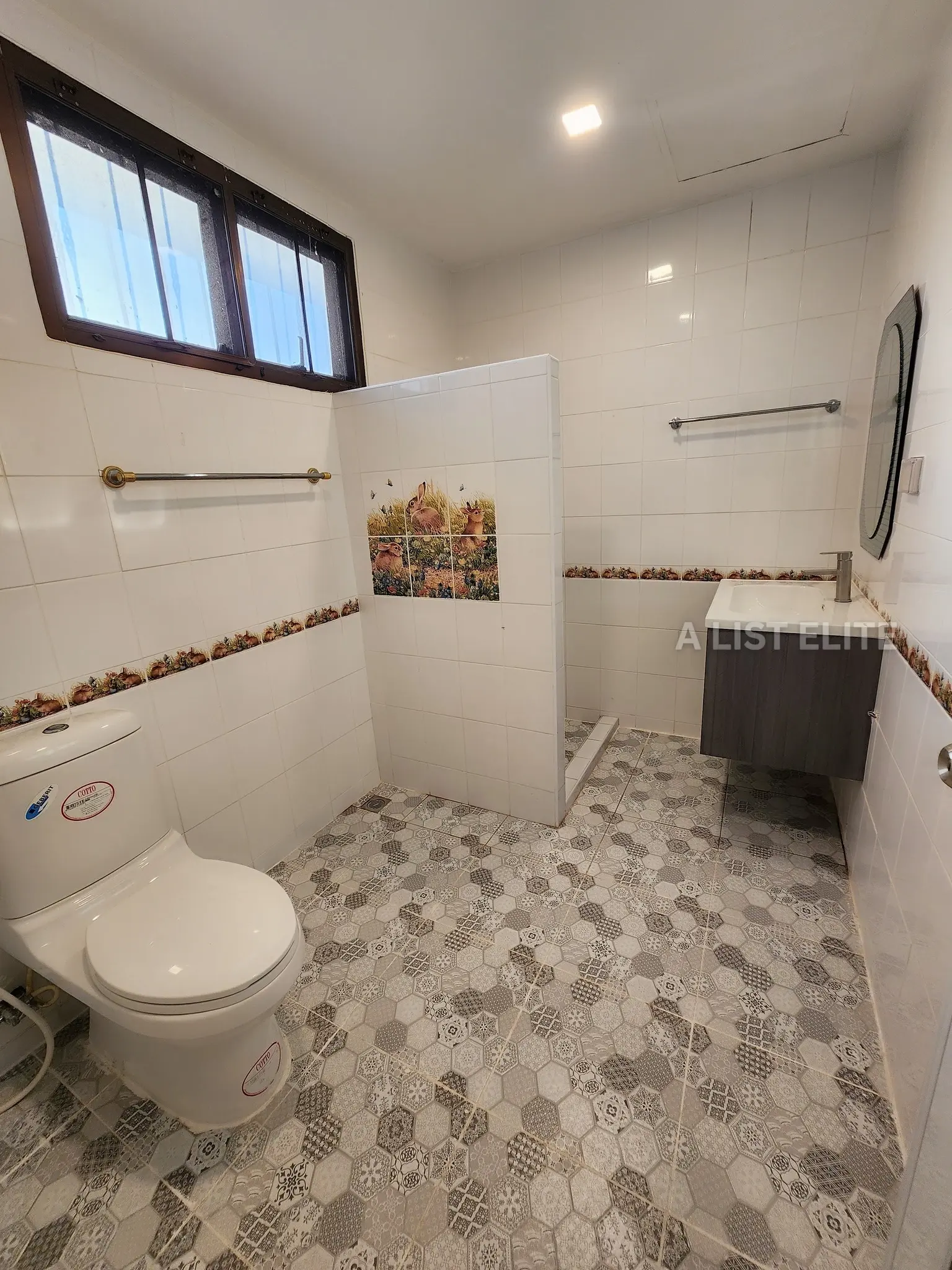 Spacious 5-Bedroom Pool Villa in Eakmongkol 2 Jomtien For Rent