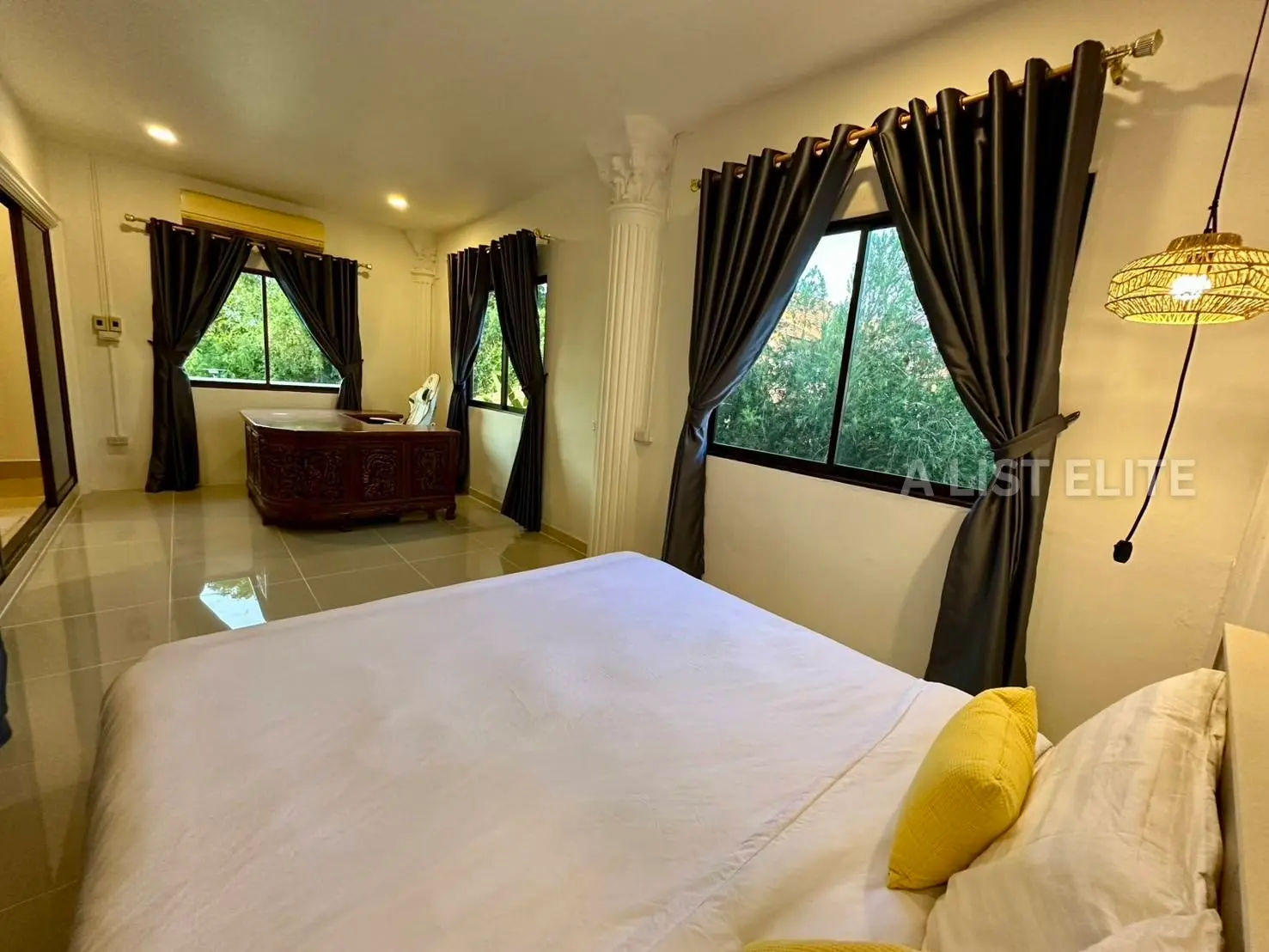 Spacious 5-Bedroom Pool Villa in Eakmongkol 2 Jomtien For Rent