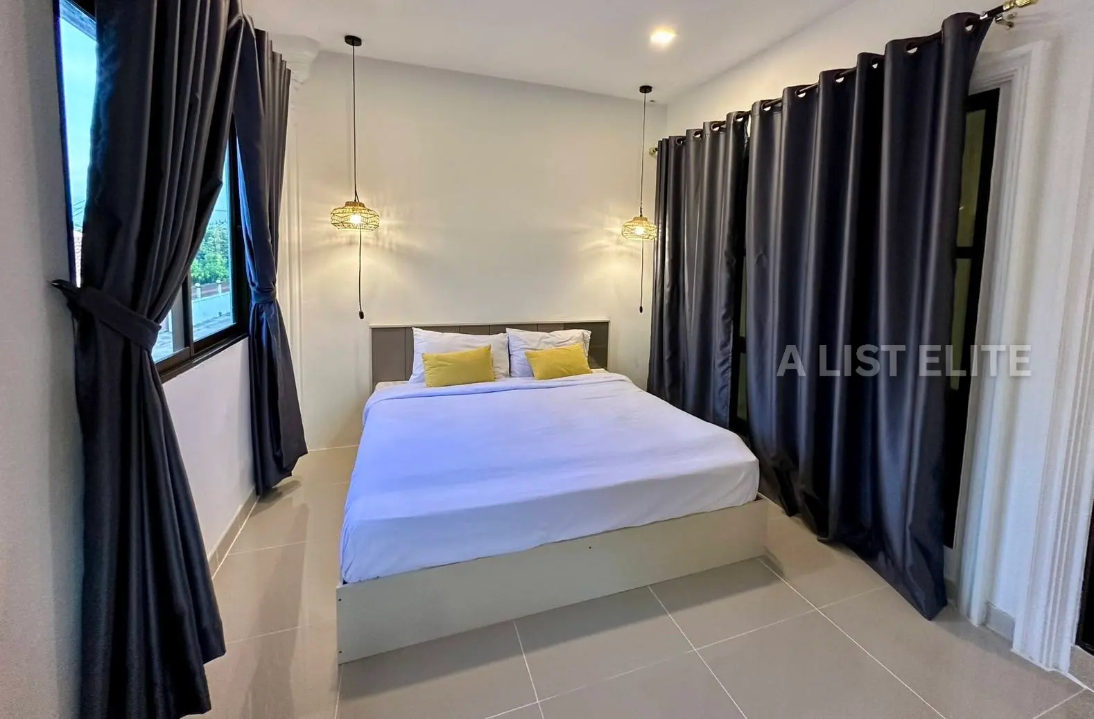 Spacious 5-Bedroom Pool Villa in Eakmongkol 2 Jomtien For Rent