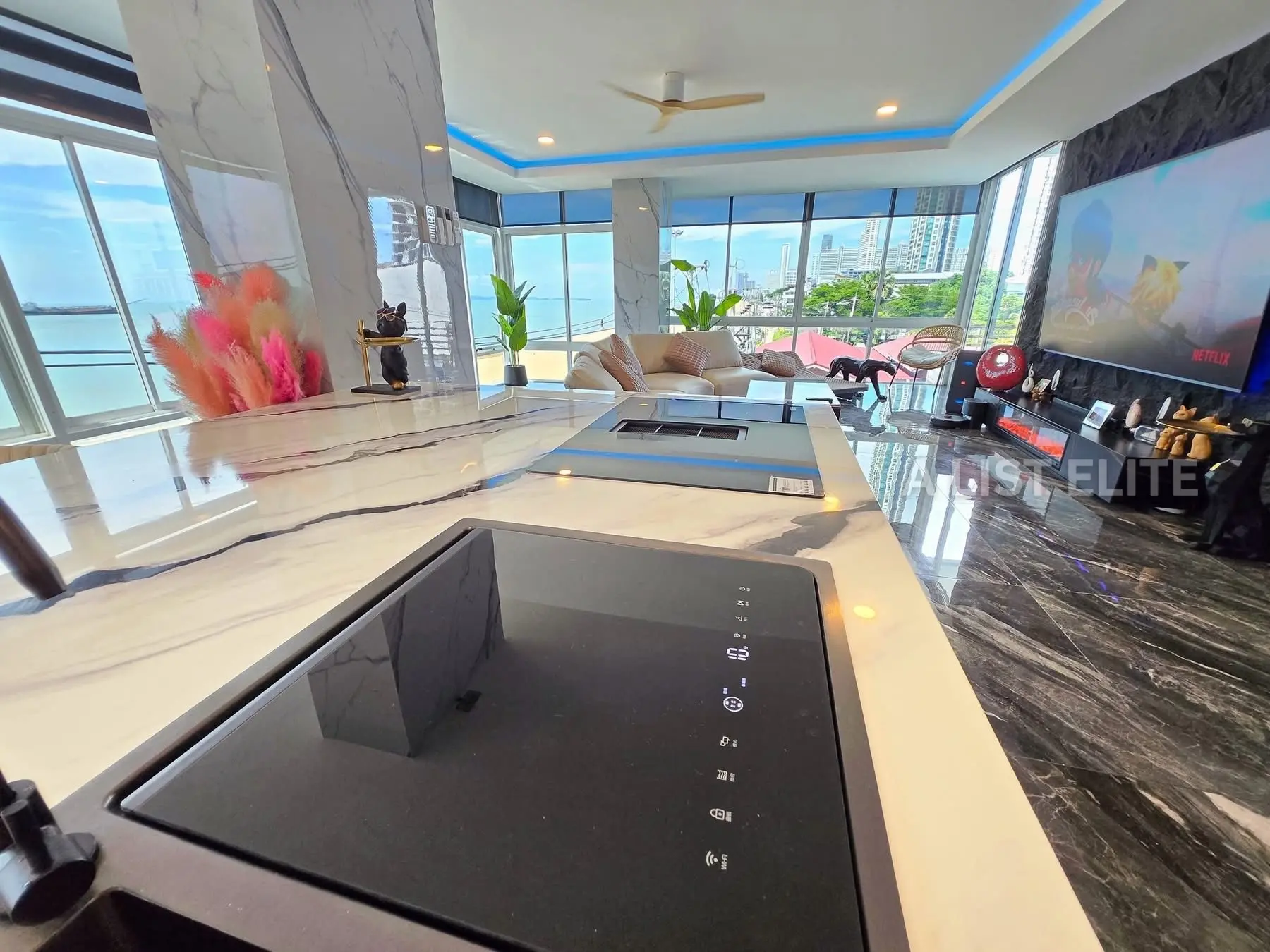3 Bedroom 3 Bathroom Condominium in Musselana, Pattaya