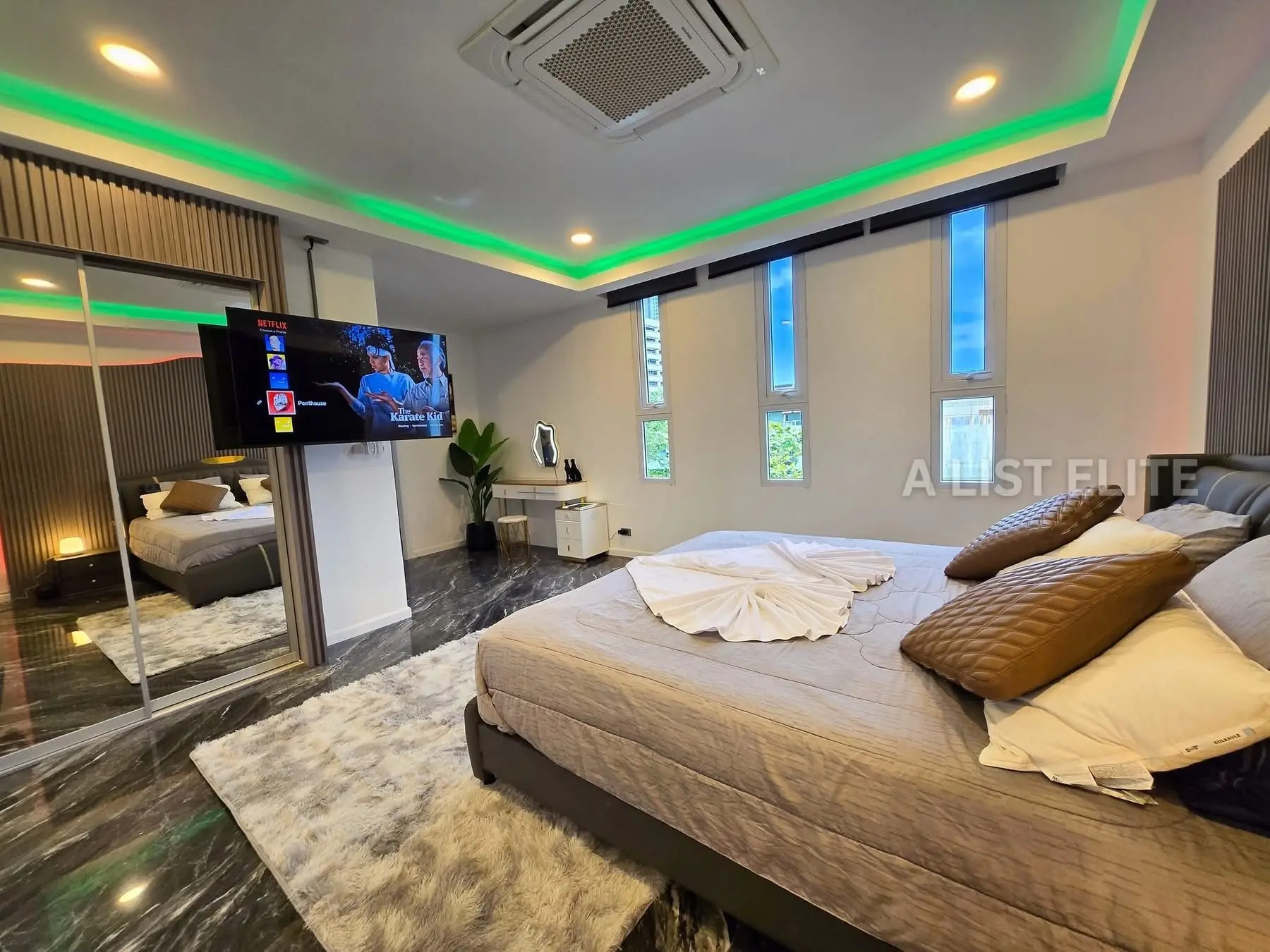 3 Bedroom 3 Bathroom Condominium in Musselana, Pattaya