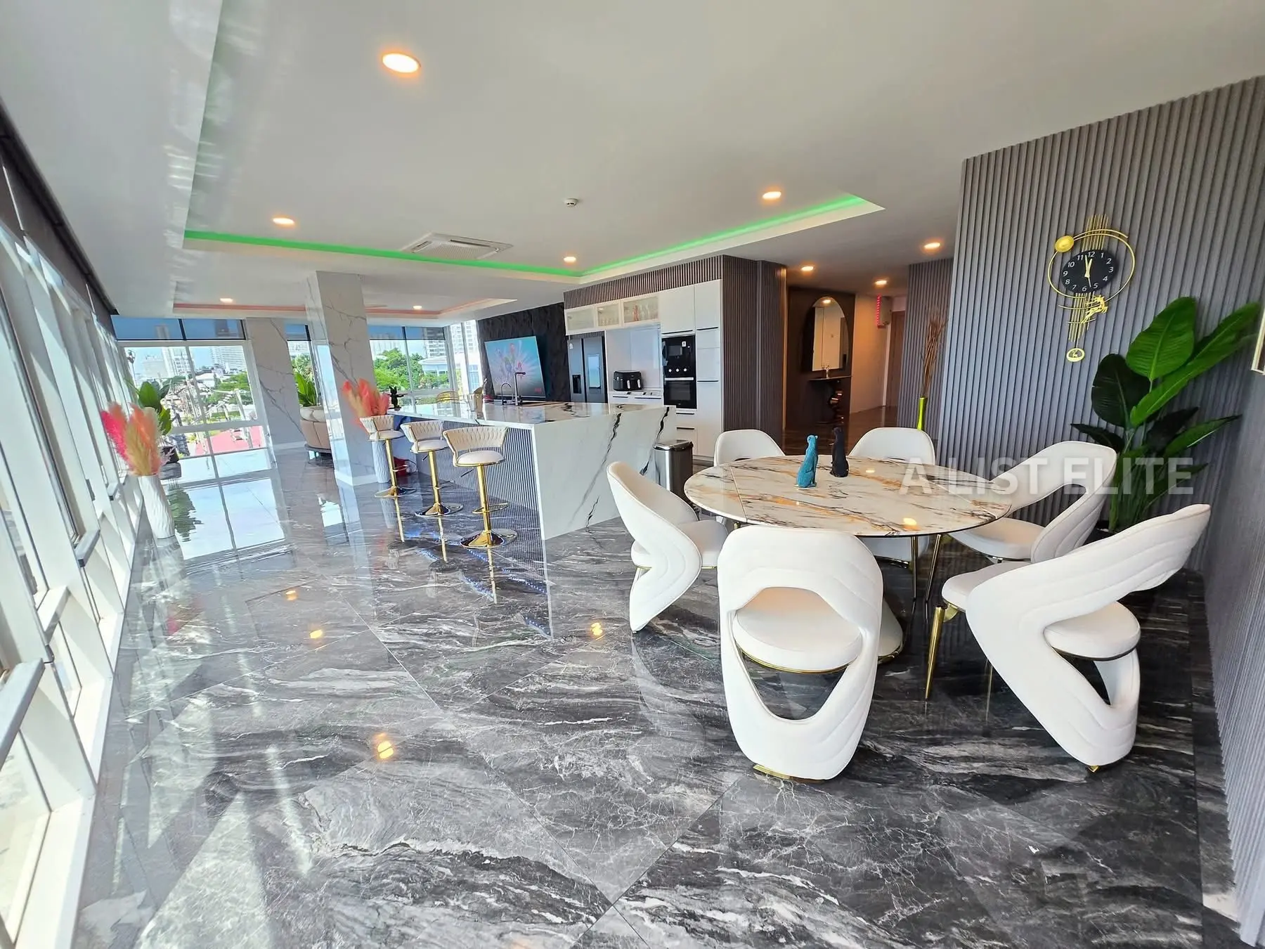 3 Bedroom 3 Bathroom Condominium in Musselana, Pattaya