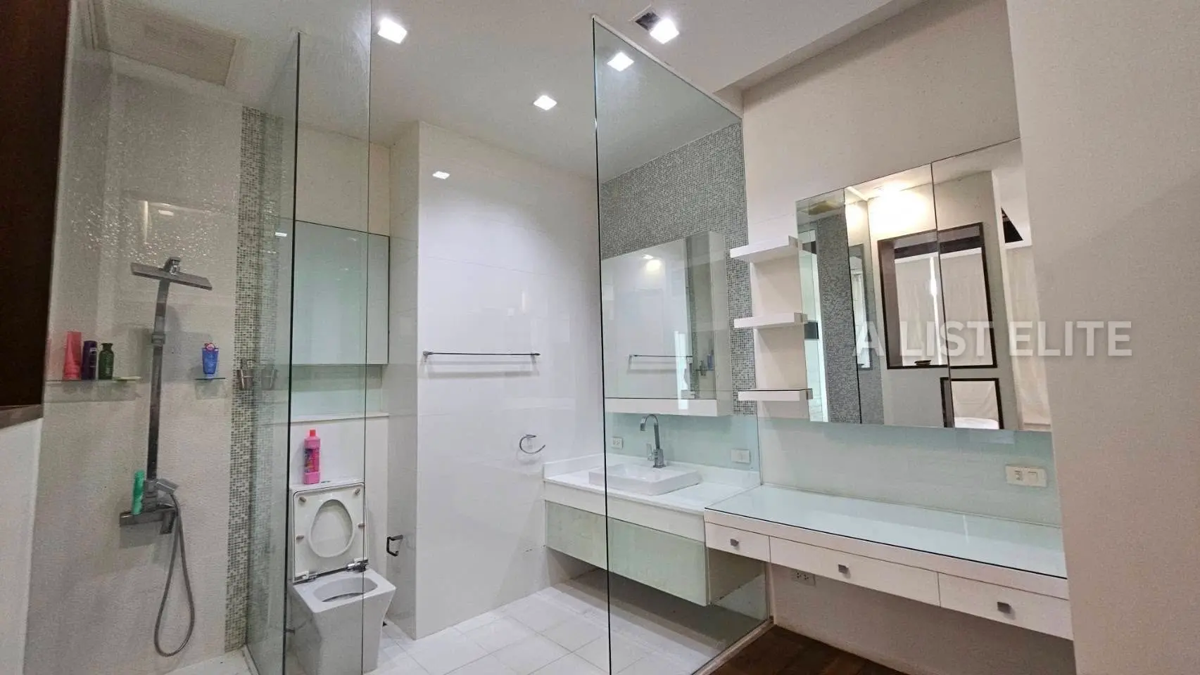 Kritsada Golden Condotel Cliff & Park, Pattaya