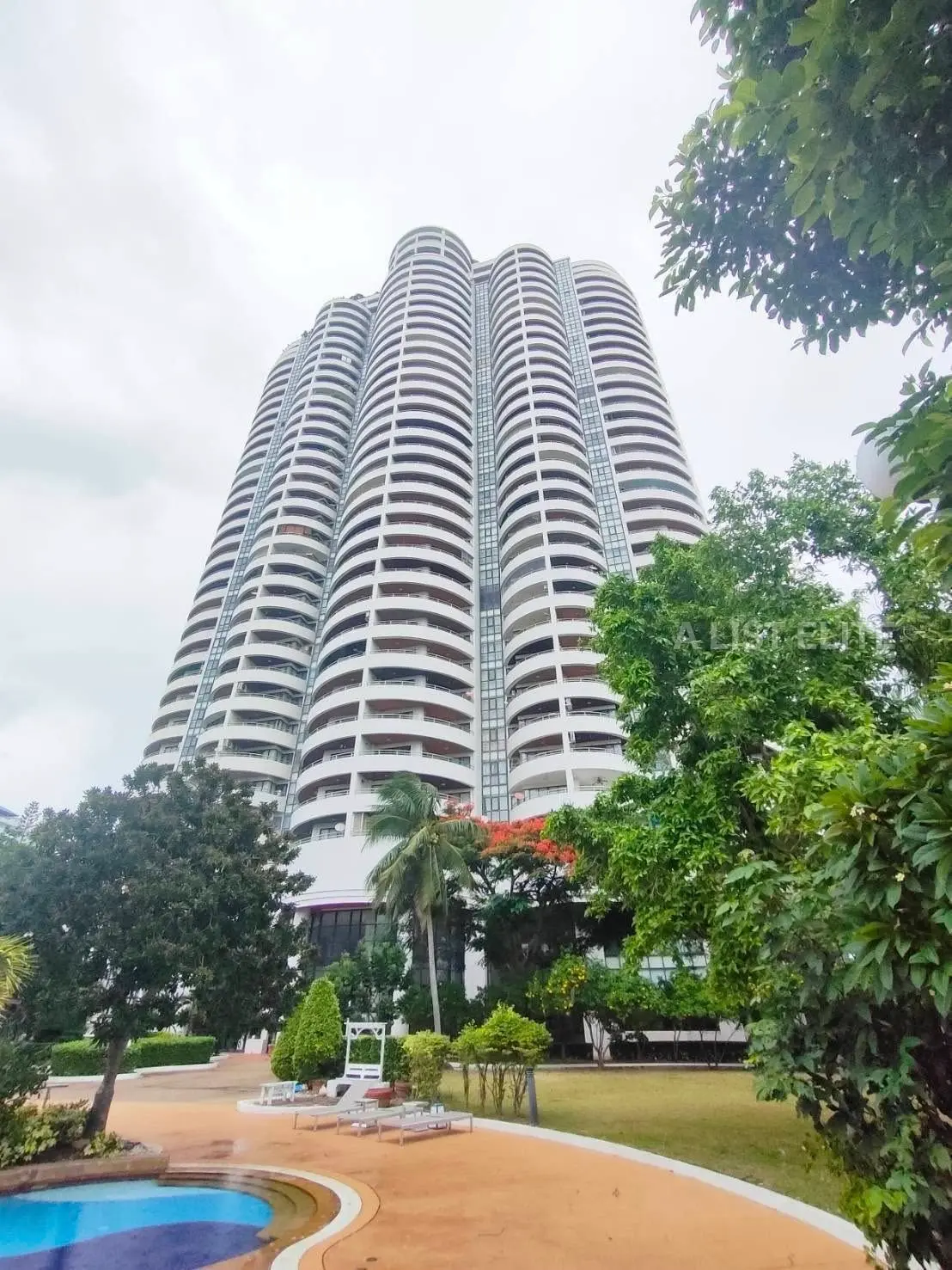 Kritsada Golden Condotel Cliff & Park, Pattaya