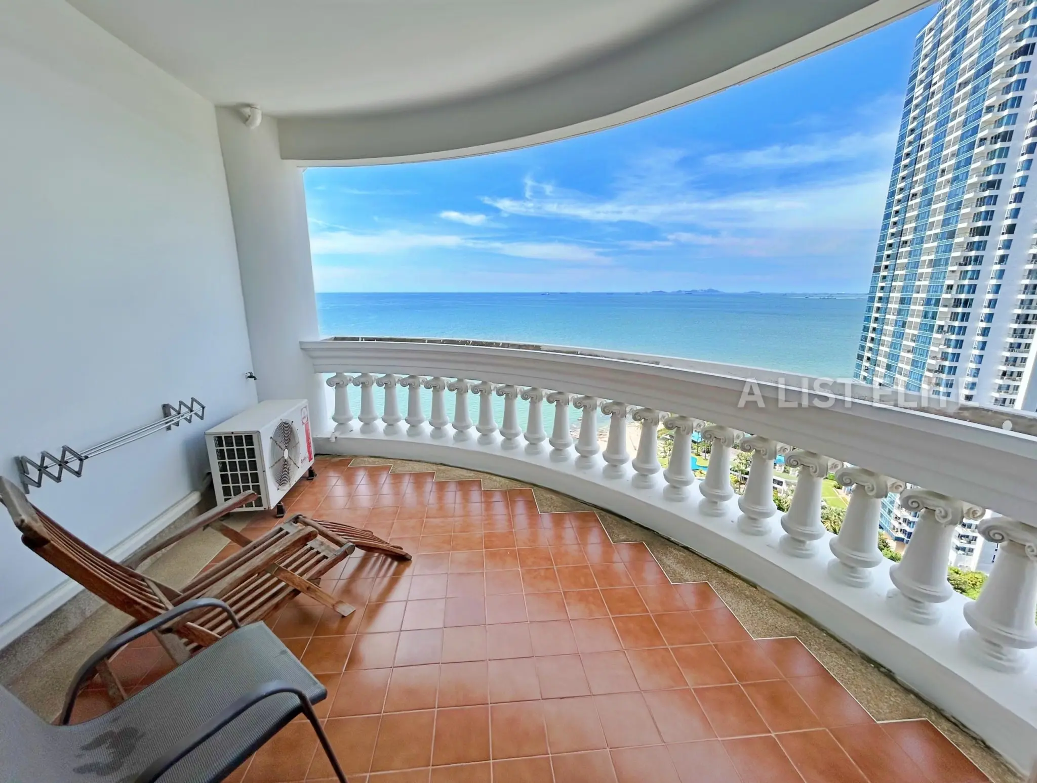 Silver Beach Condominium ซิลเวอร์ บีช คอนโดมิเนียม