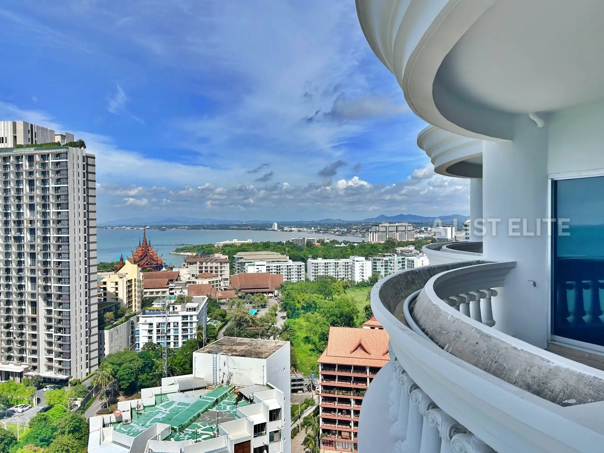 Silver Beach Condominium ซิลเวอร์ บีช คอนโดมิเนียม