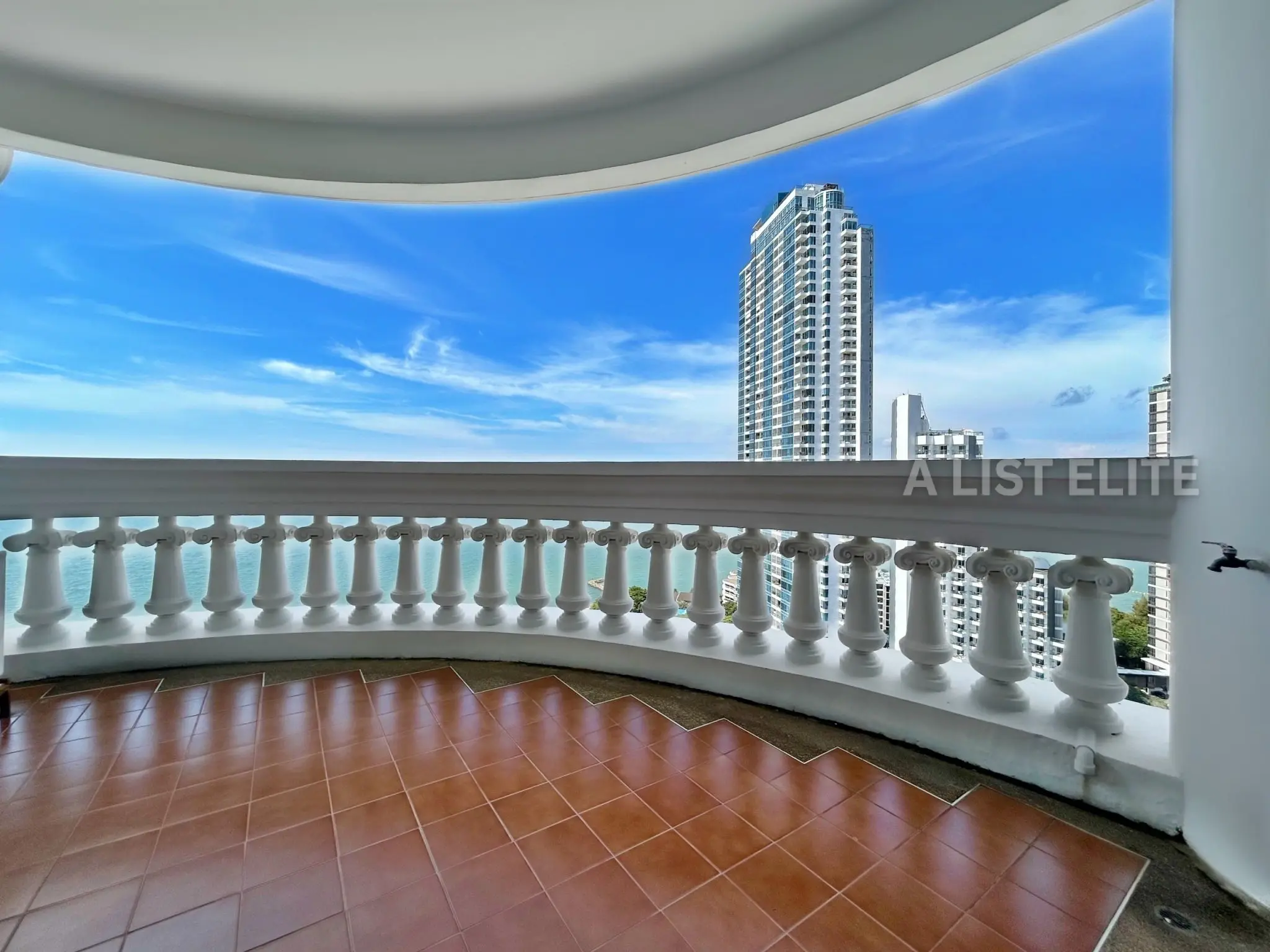 Silver Beach Condominium ซิลเวอร์ บีช คอนโดมิเนียม