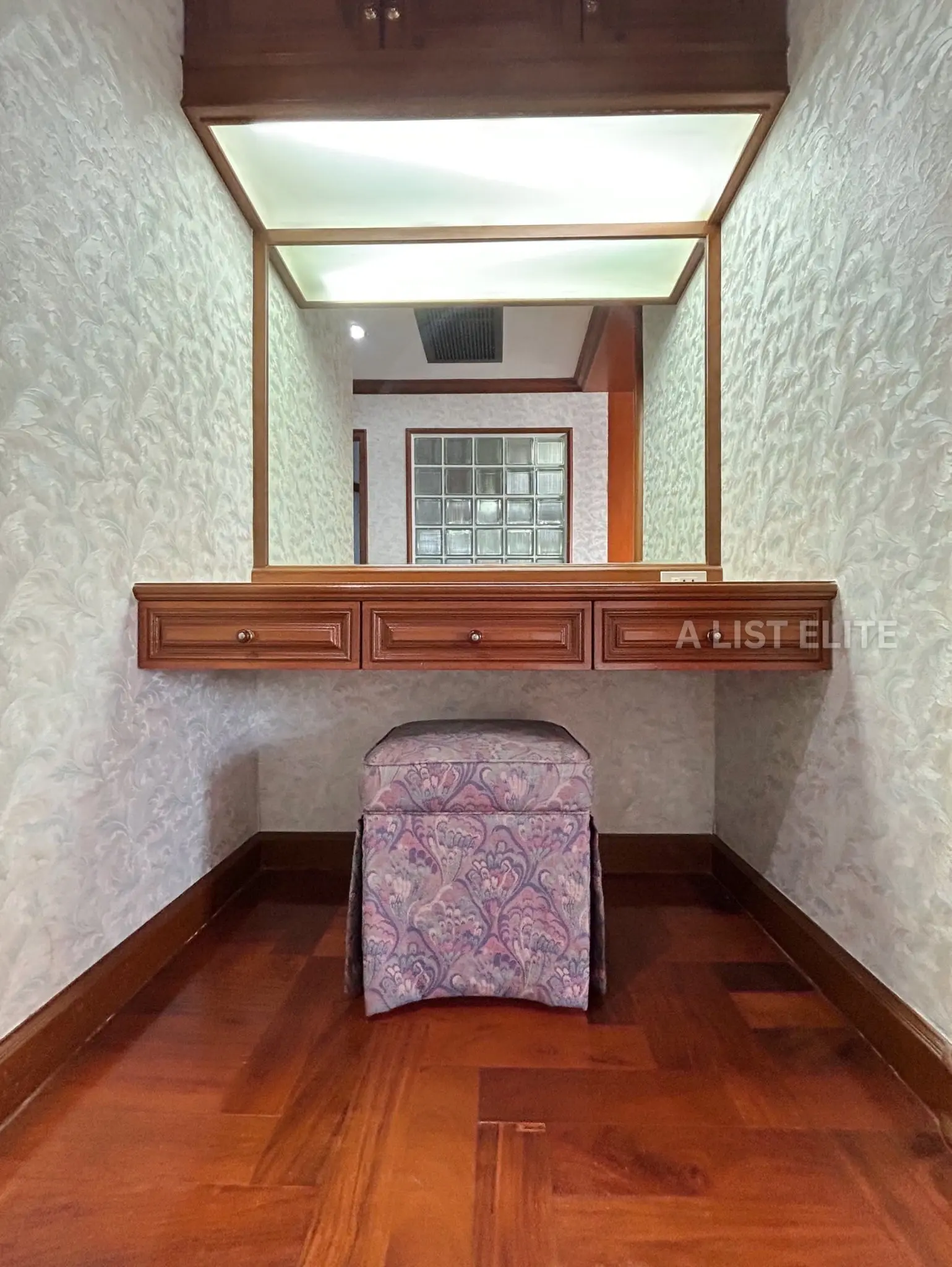 Silver Beach Condominium ซิลเวอร์ บีช คอนโดมิเนียม