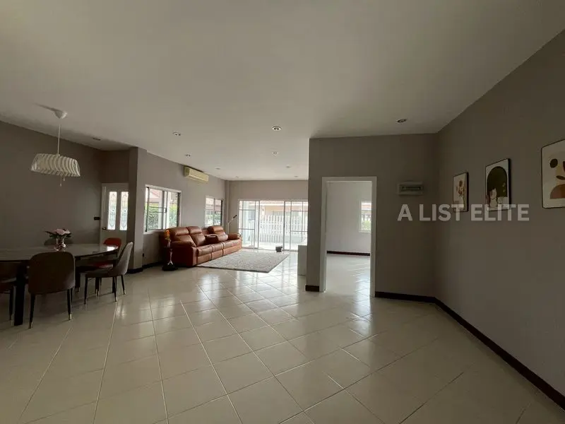 3 Bedroom 3 Bathroom Pool Villa in Pattaya